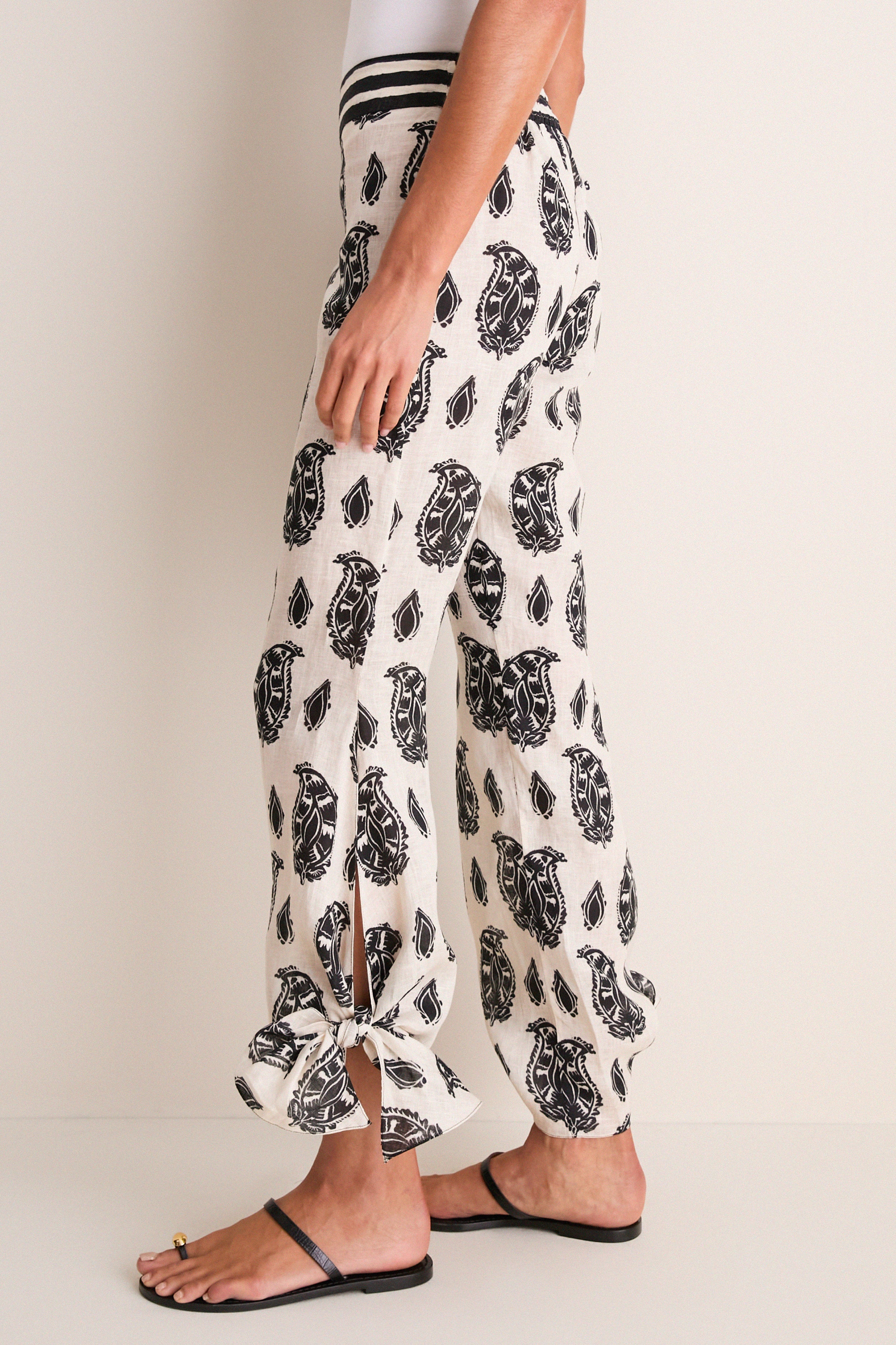 Ecru and Black Femininity Dramatic Pant