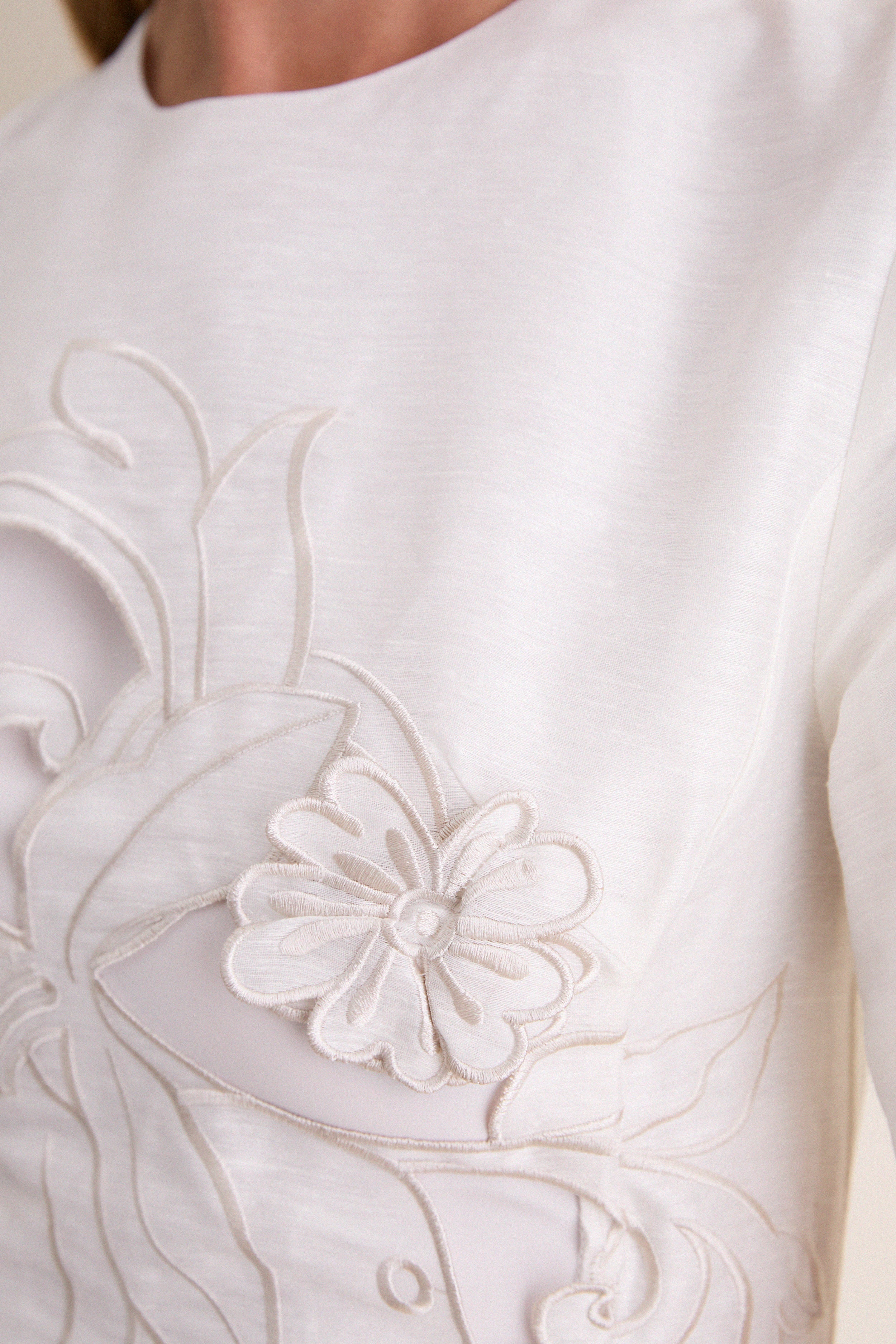 Snow Alice Applique Maxi Dress | Leo Lin