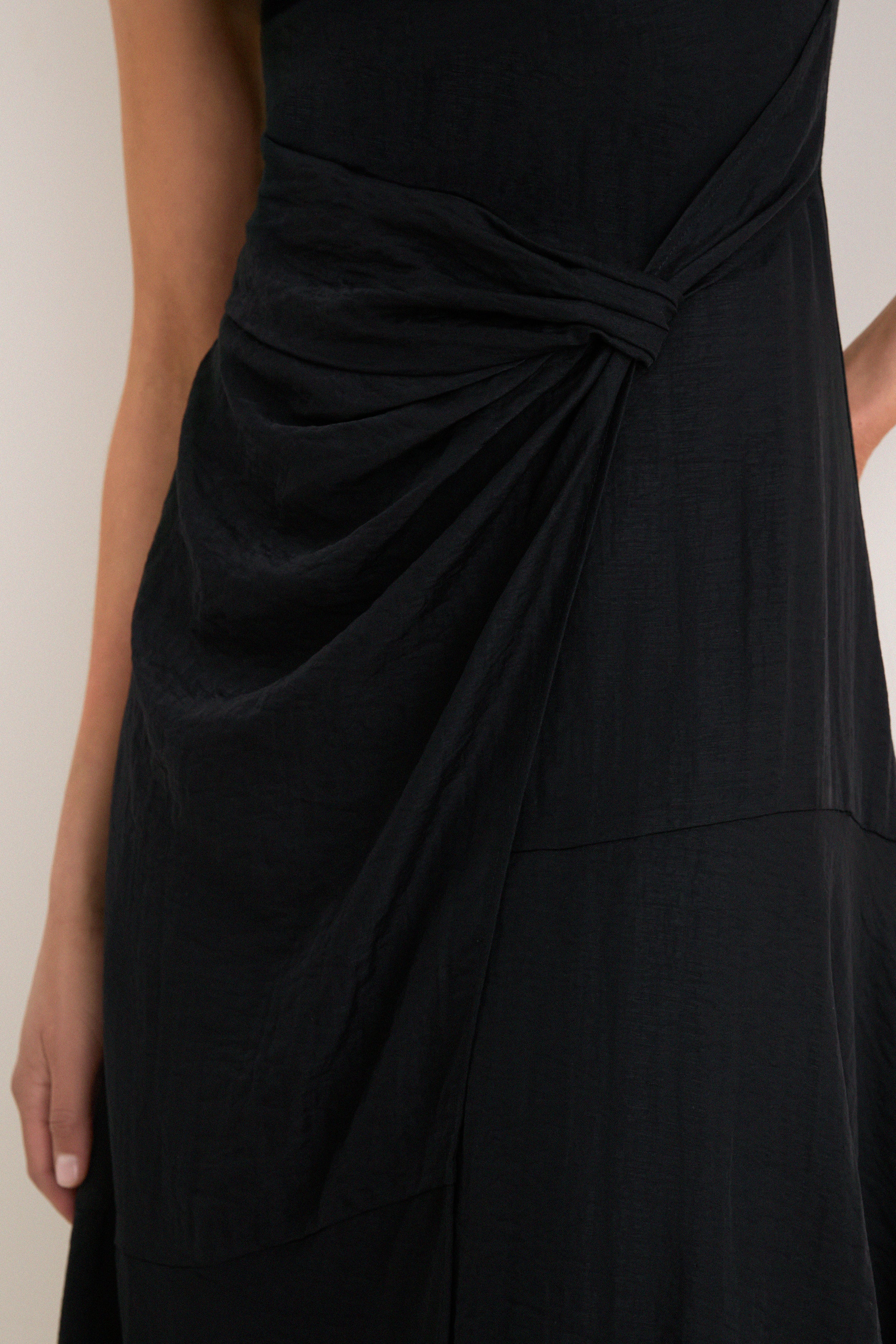 Black Cara Sleeveless Midi Dress