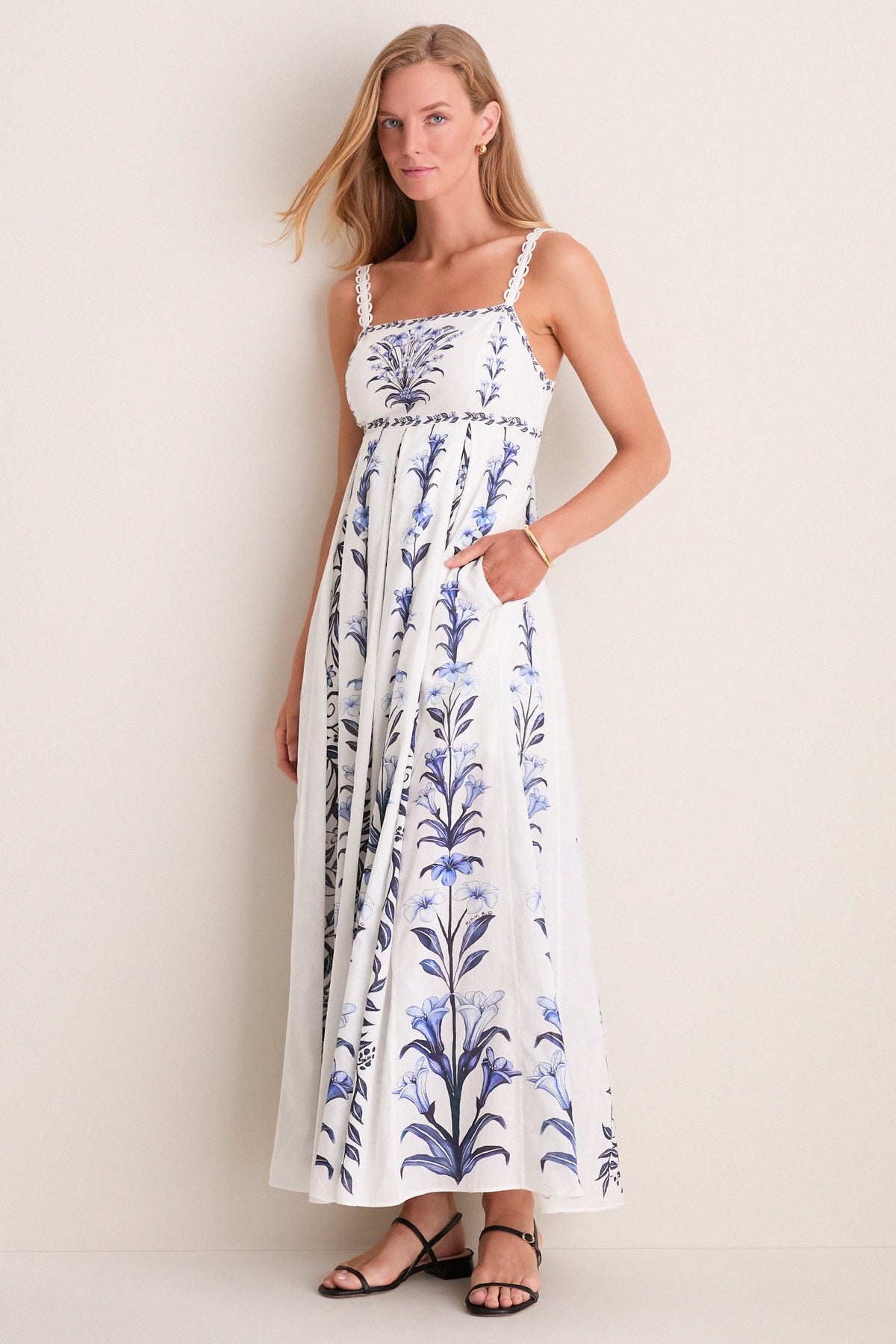Flowers Arch Off-White Maxi Dress | Farm Rio Flowers Arch Off-White Maxi Dress | Farm Rio