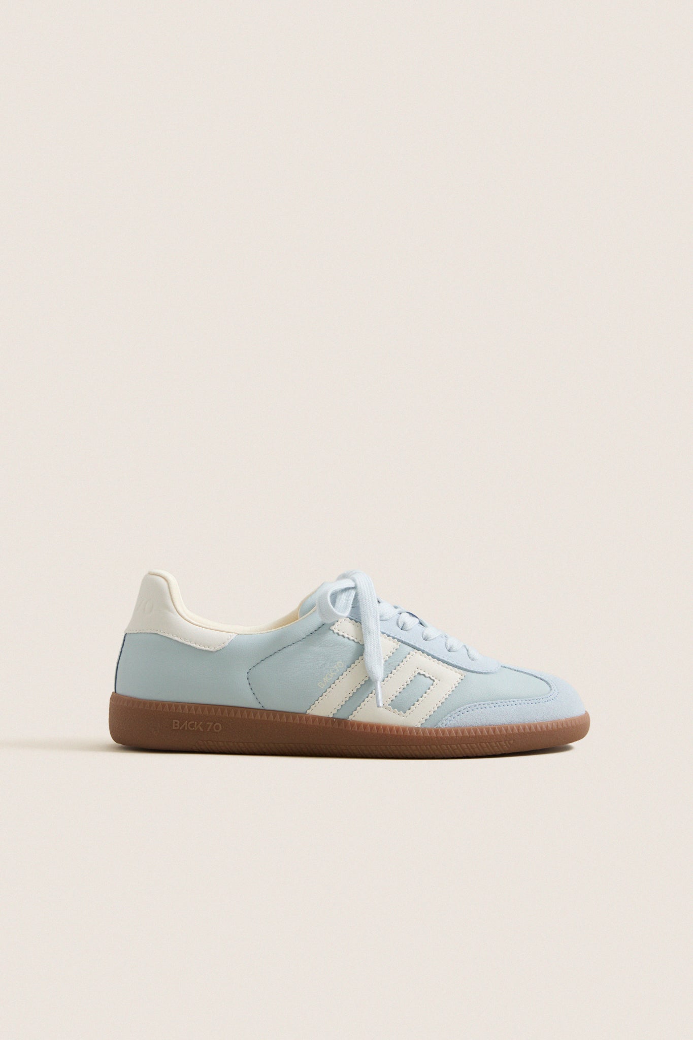 Light Sky Cloud D26 Sneakers
