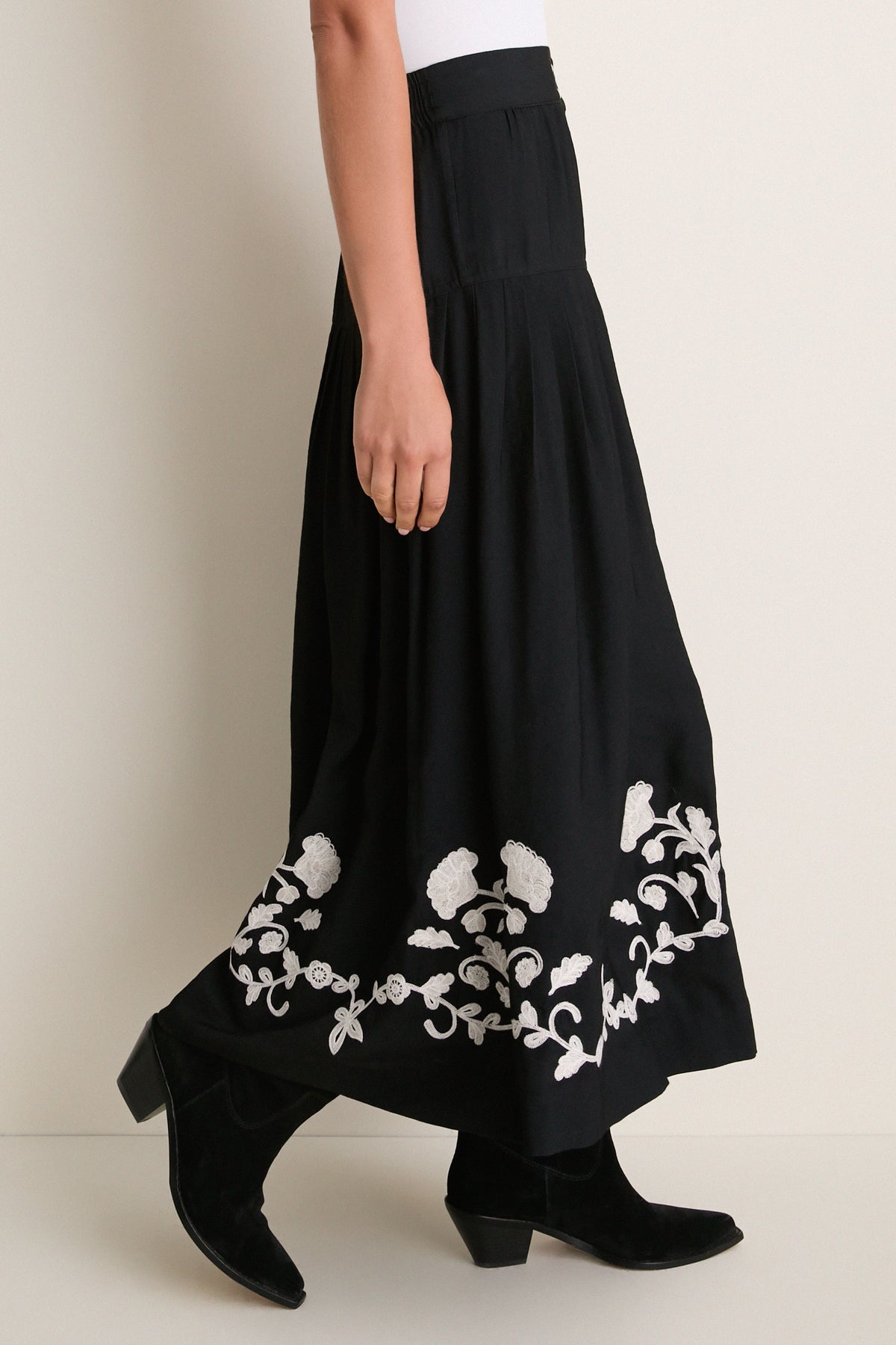 Cream with Black Western Embroidered Highland Skirt