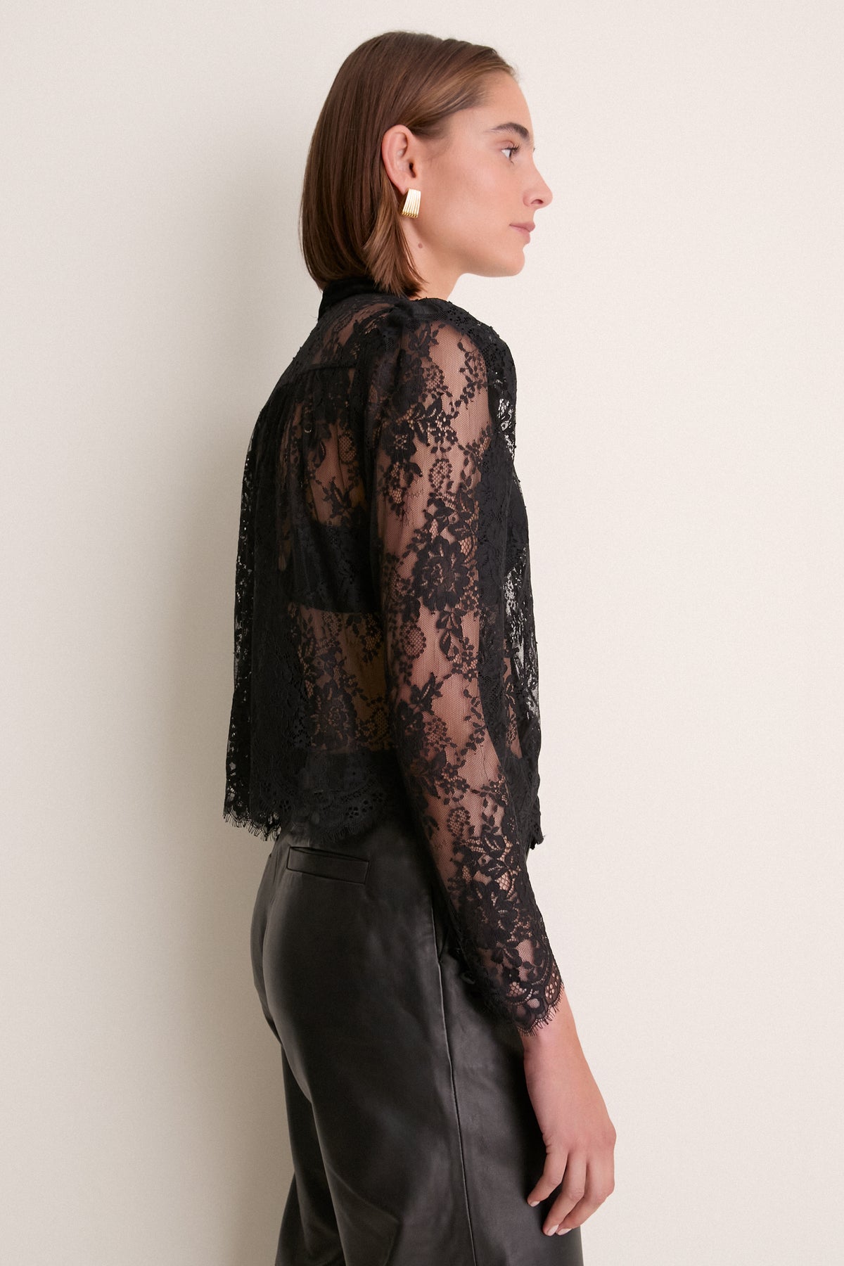 Black Dorothea Lace Velvet Collarless Blouse