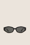 Black RB4473D Sunglasses with chunky frames and etched Ray-Ban logo, offering a classic, high-end look for effortless style and fun, confident wear.