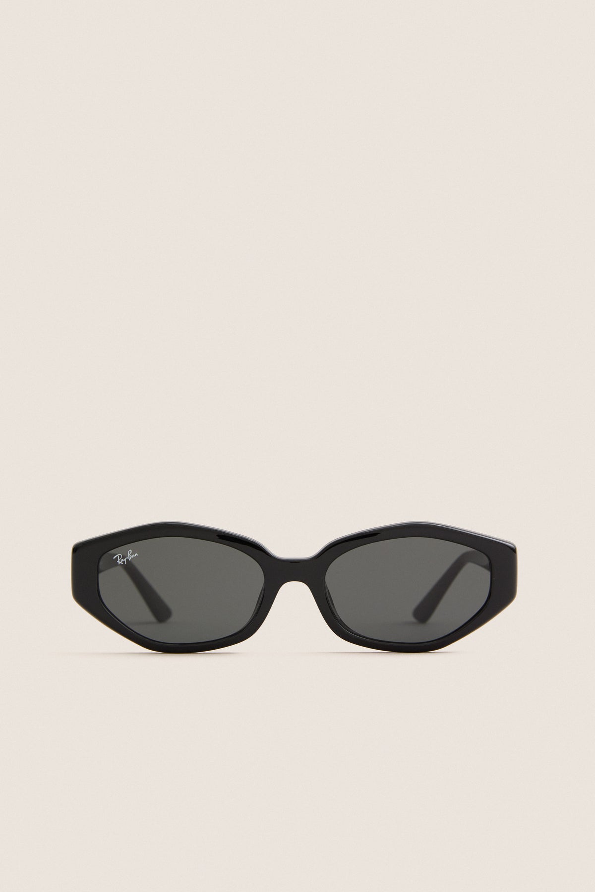 Black RB4473D Sunglasses with chunky frames and etched Ray-Ban logo, offering a classic, high-end look for effortless style and fun, confident wear.