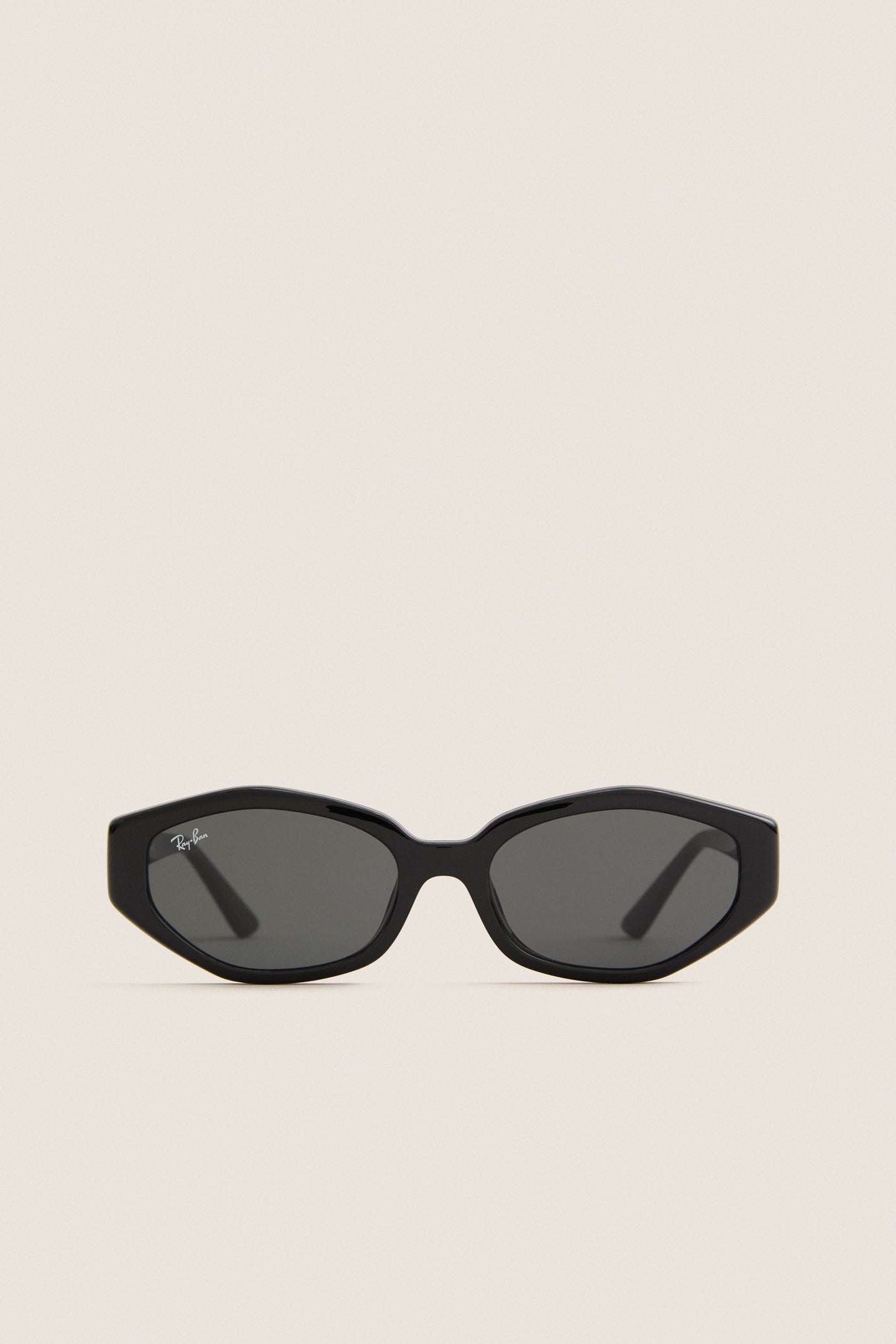 Black RB4473D Sunglasses with chunky frames and etched Ray-Ban logo, offering a classic, high-end look for effortless style and fun, confident wear.