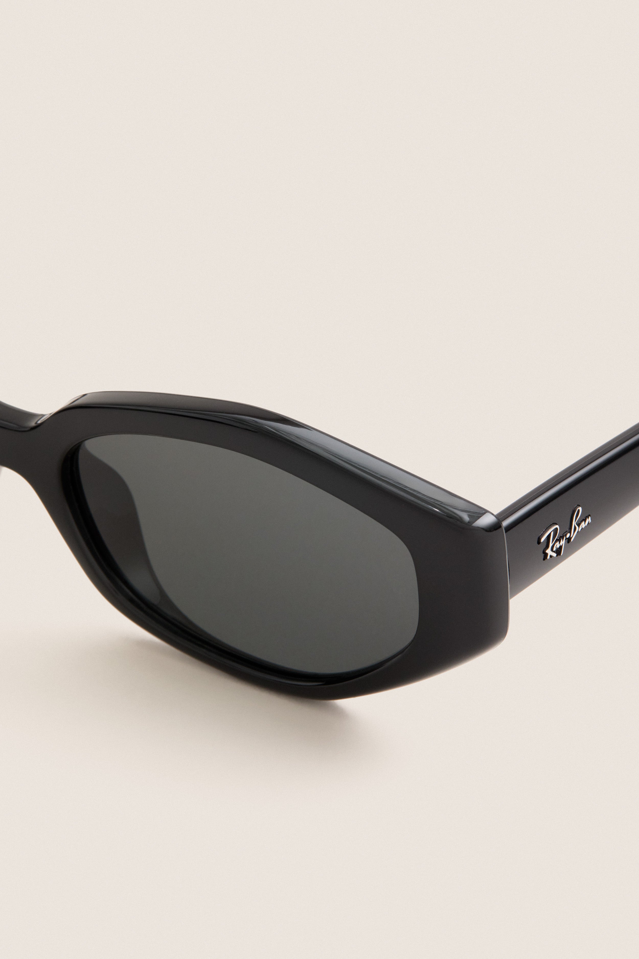 Black RB4473D Sunglasses: classic cat-eye design with Ray-Ban logo on temple, offering an effortless, high-end style perfect for fun, confident looks.