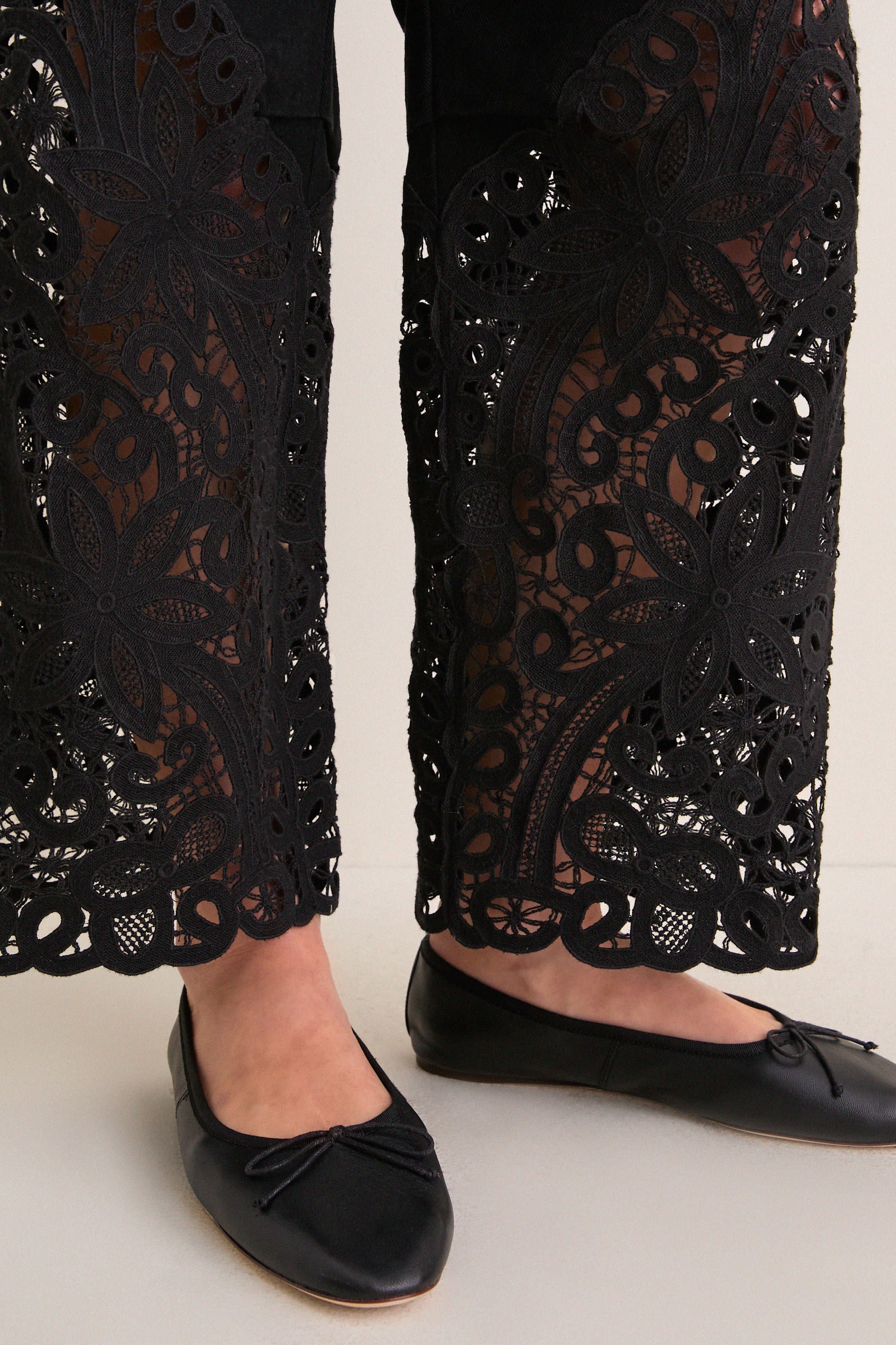 Black Shiloh Embroidery Jeans