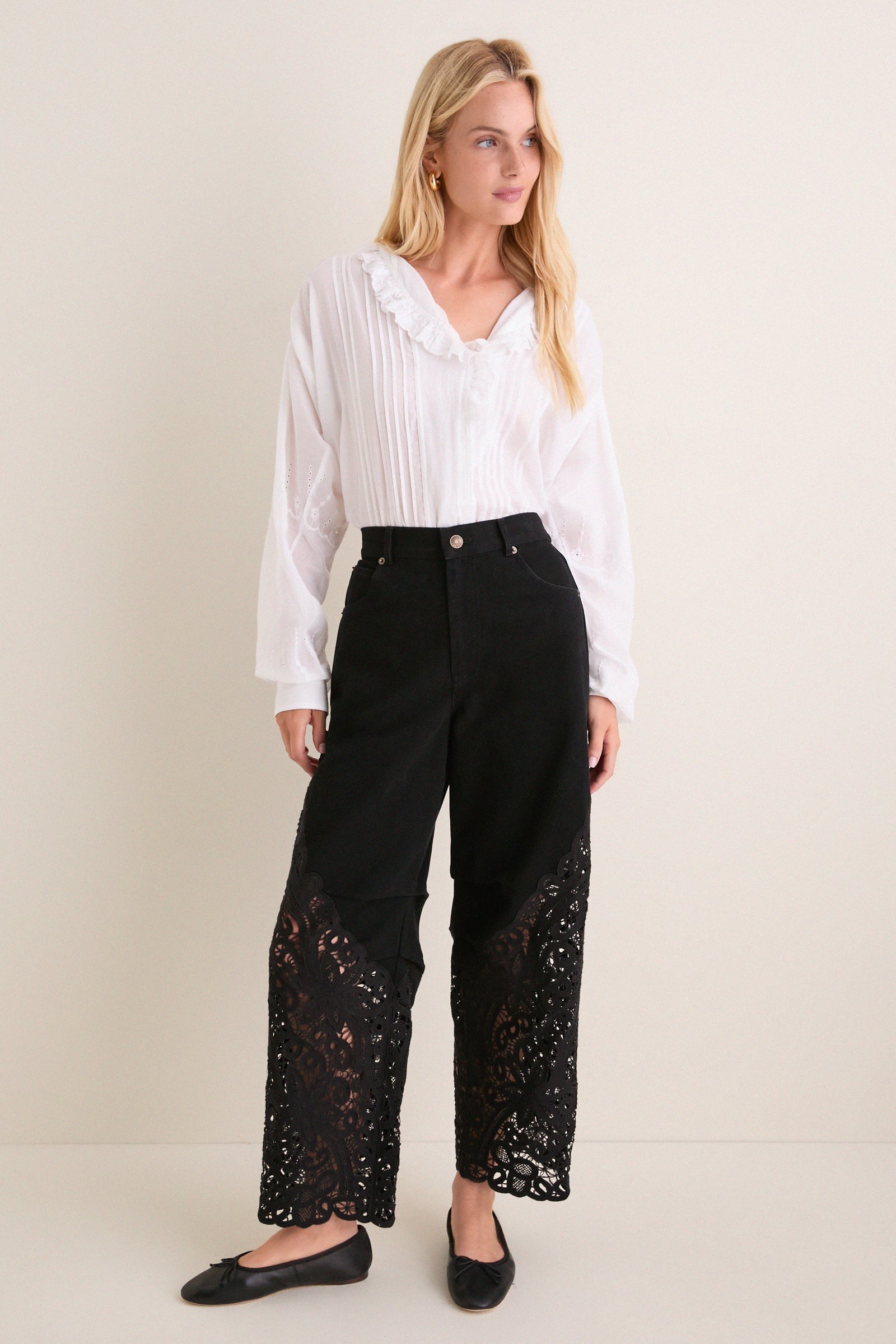 Black Shiloh Embroidery Jeans