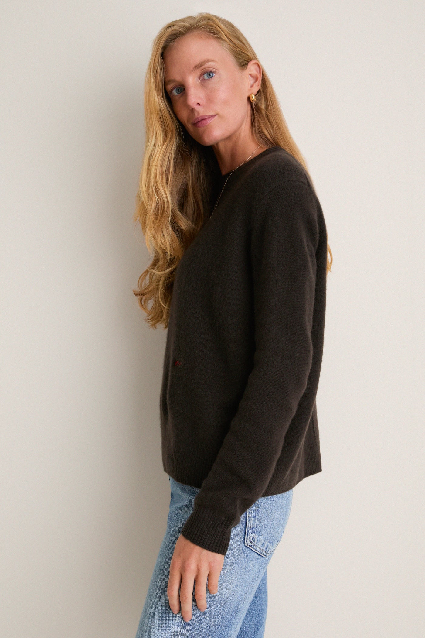 Espresso Cashmere Boyfriend Bodie Crewneck