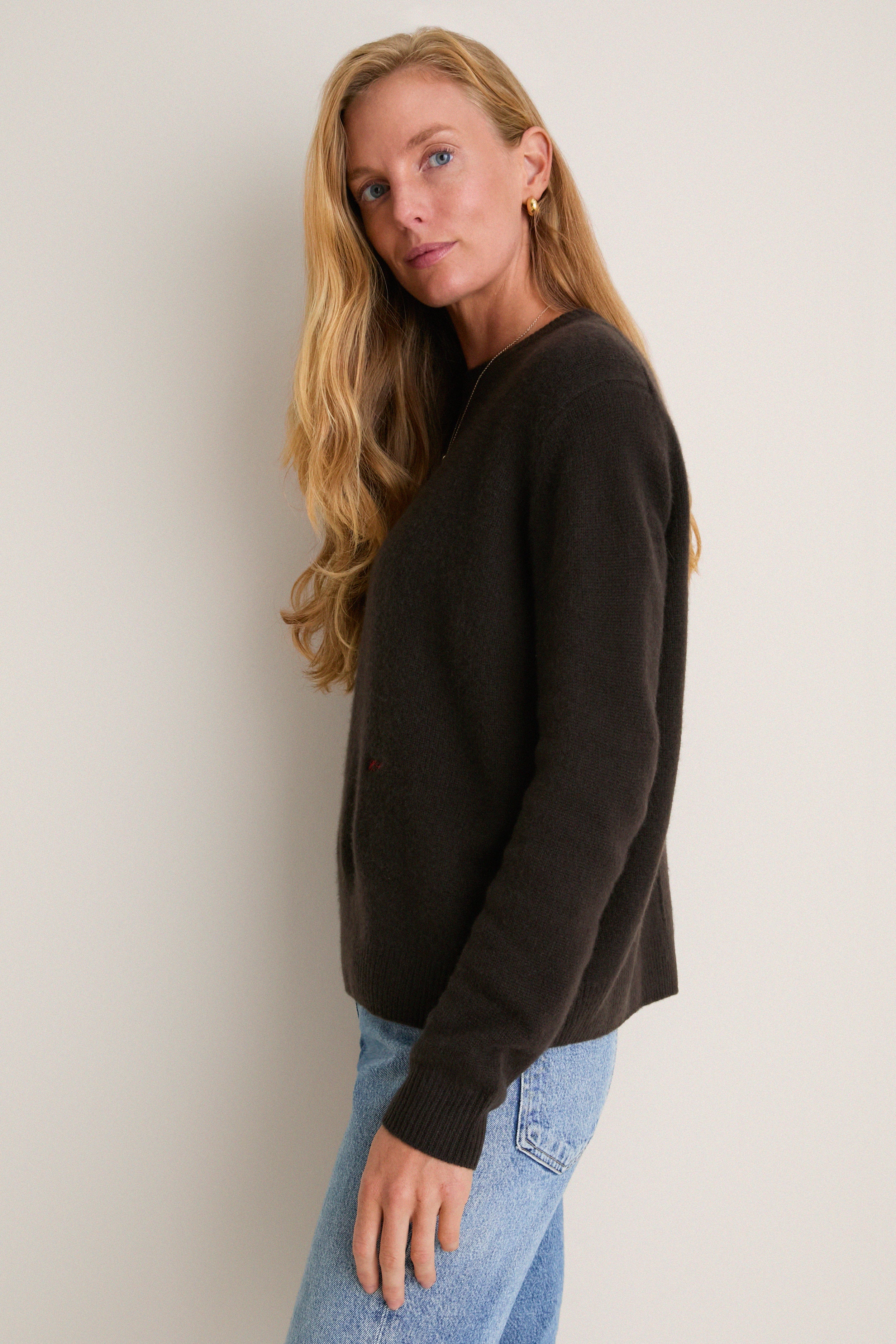 Espresso Cashmere Boyfriend Bodie Crewneck