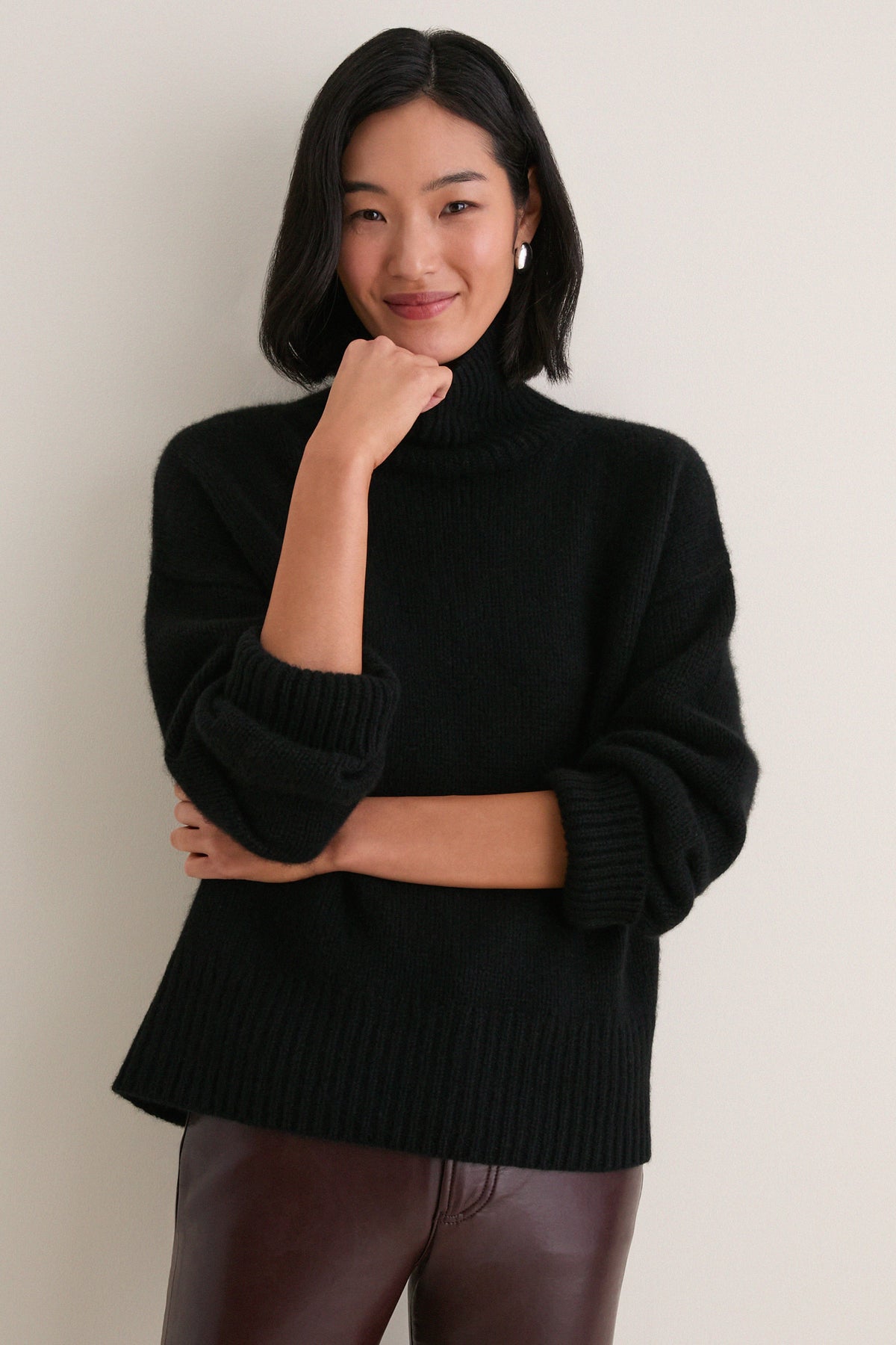 Black Cashmere Hannah Turtleneck Sweater