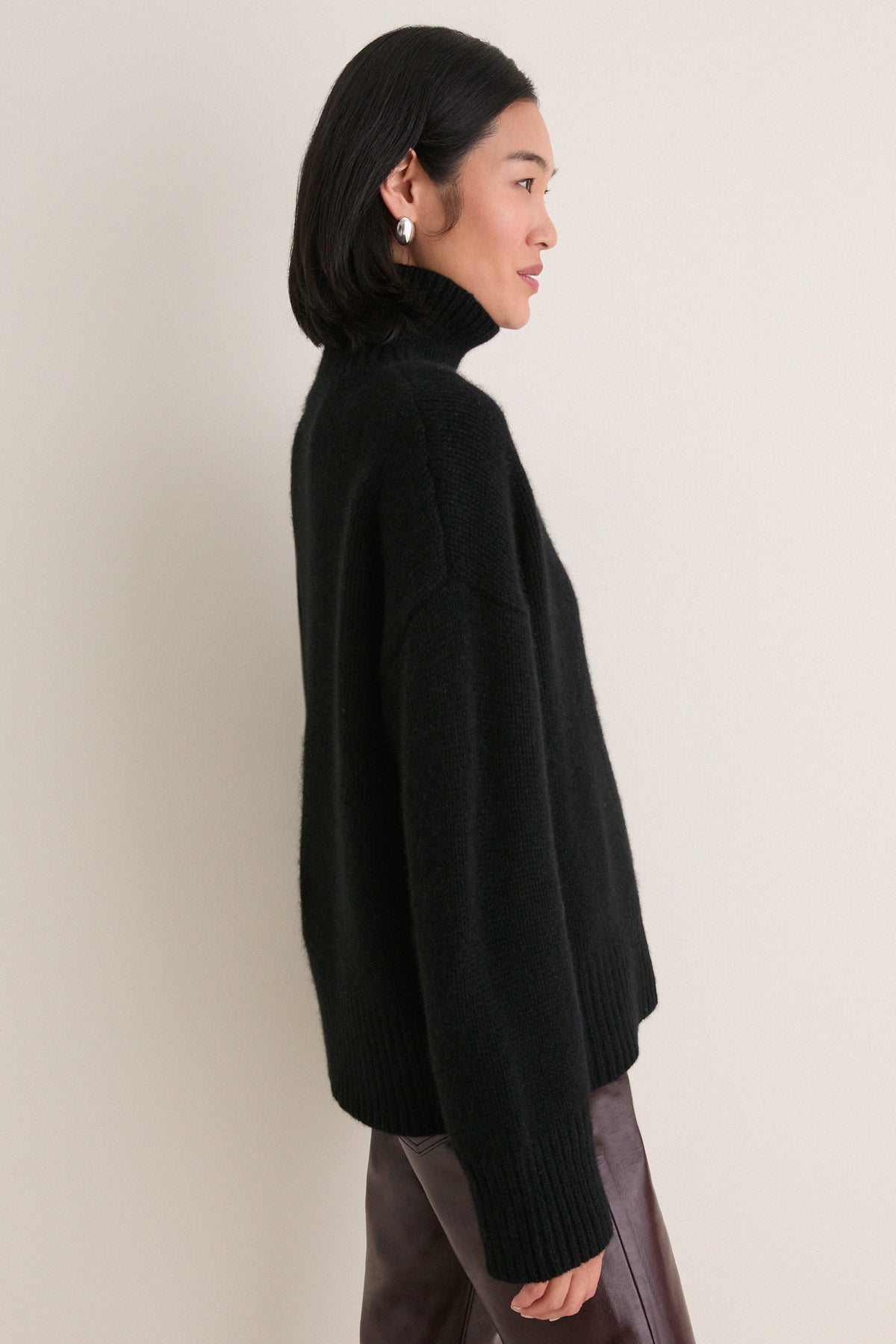 Black Cashmere Hannah Turtleneck Sweater