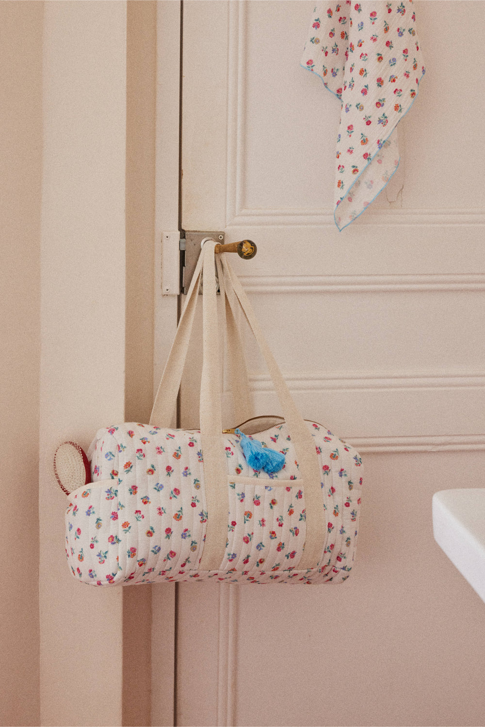 White Felicita Flowers Vaeva Bag