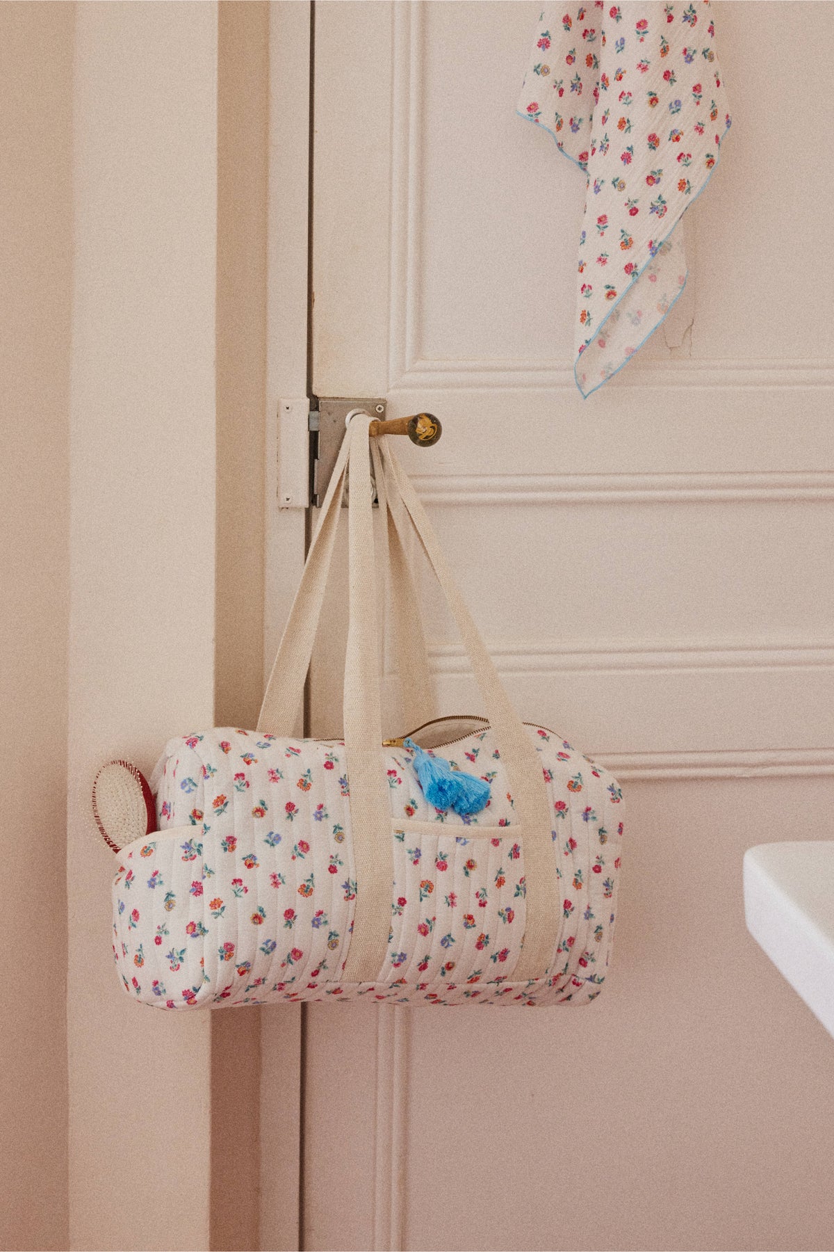 White Felicita Flowers Vaeva Bag