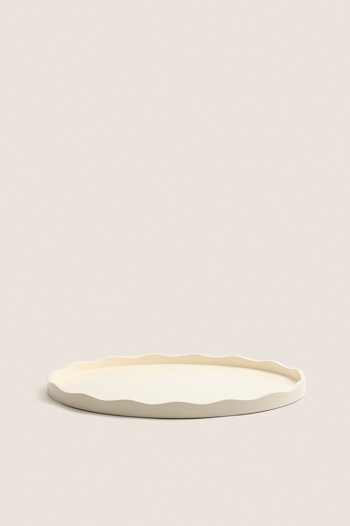 Large Scalloped Oval Cream Lacquer Tray