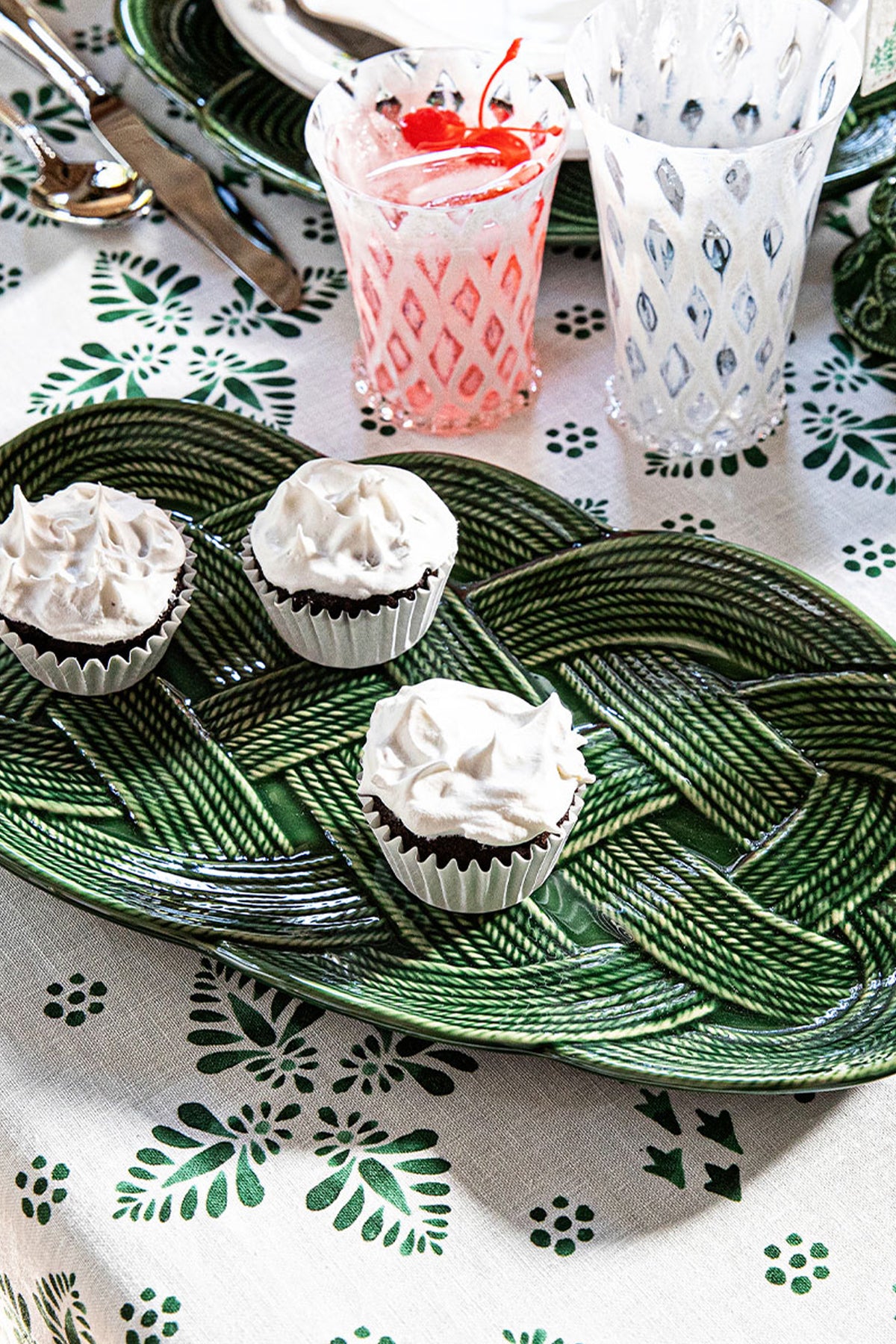 Basil Le Panier Mystic Knot 15in Hostess Tray