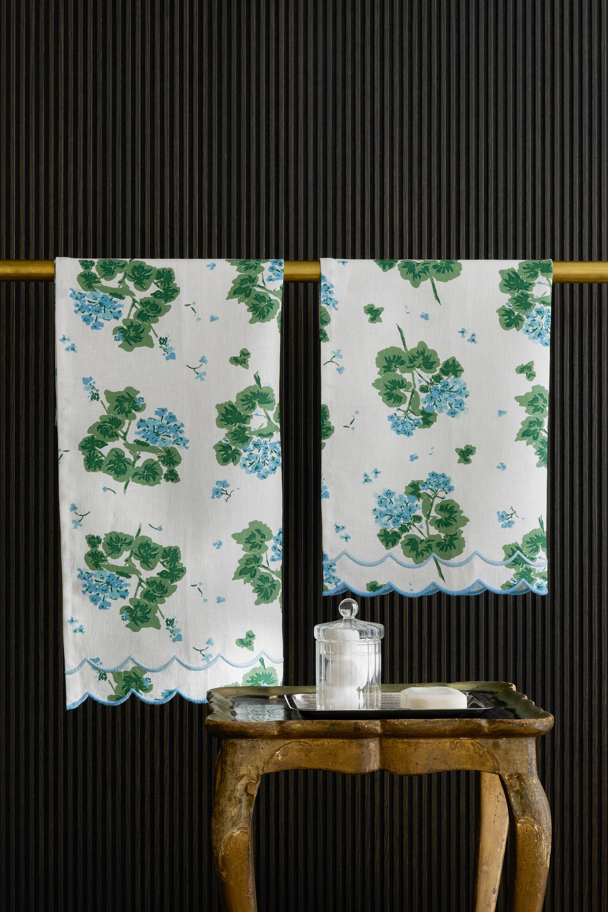 Blue Geranium Guest Towels (Set of 2)