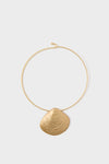 Gold Clam Shell Lillian Necklace: A classic, high-end choker featuring an effortless, sculptural gold-tone wire with a fun, textured pendant resembling a shell or fan.