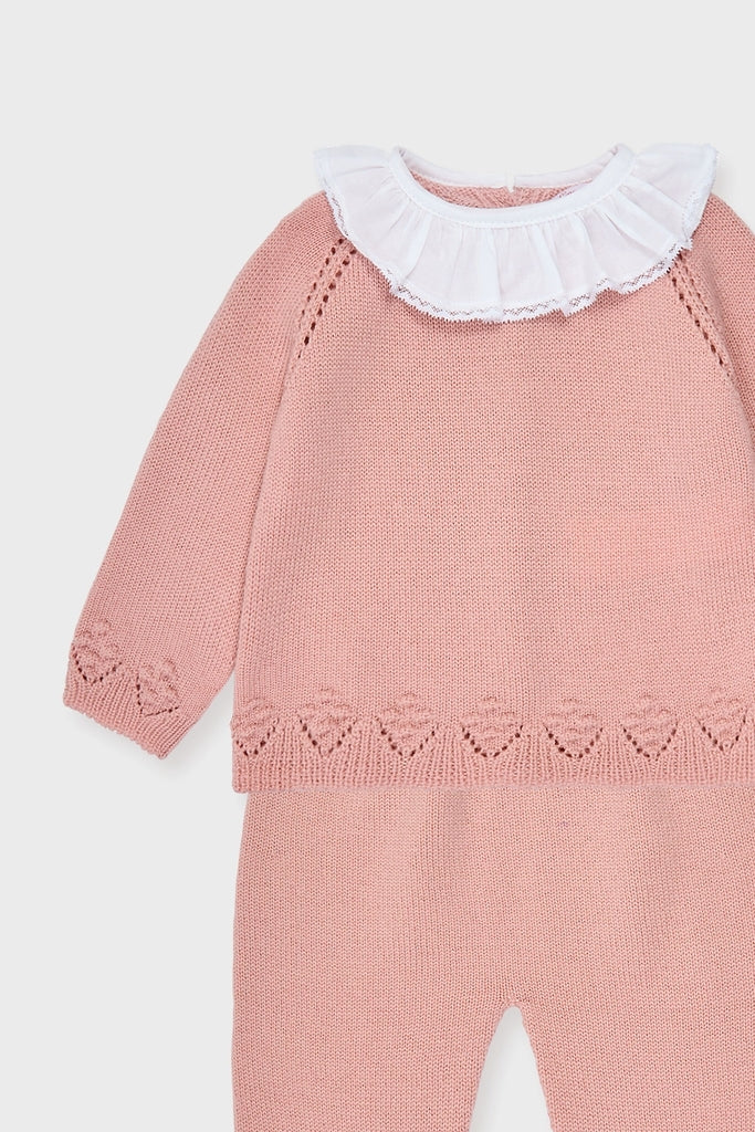 Classic and effortless, the Dusty Pink Baya Merino Baby Girl Knitted Set features a fun ruffled collar and high-end openwork details, perfect for stylish comfort.