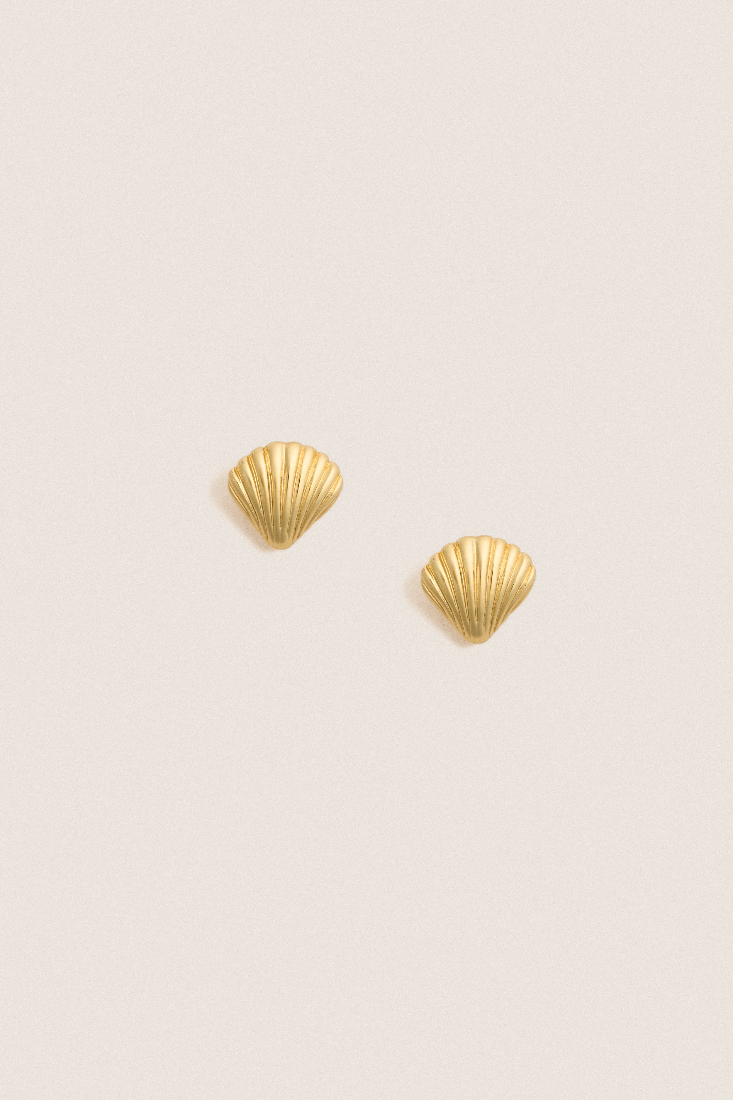 Gold Coquilles Mini Studs