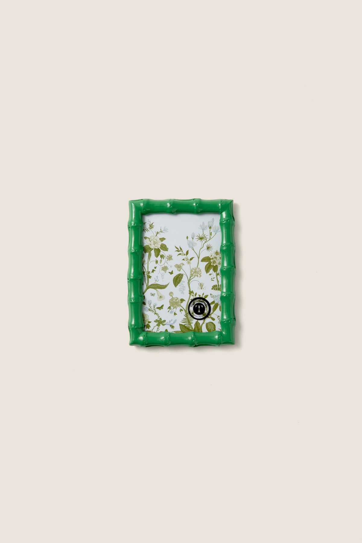 Classic 4x6 Countryside Green Frame with a bamboo-like finish and intricate botanical illustration, effortlessly adding a fun, high-end touch to any decor.