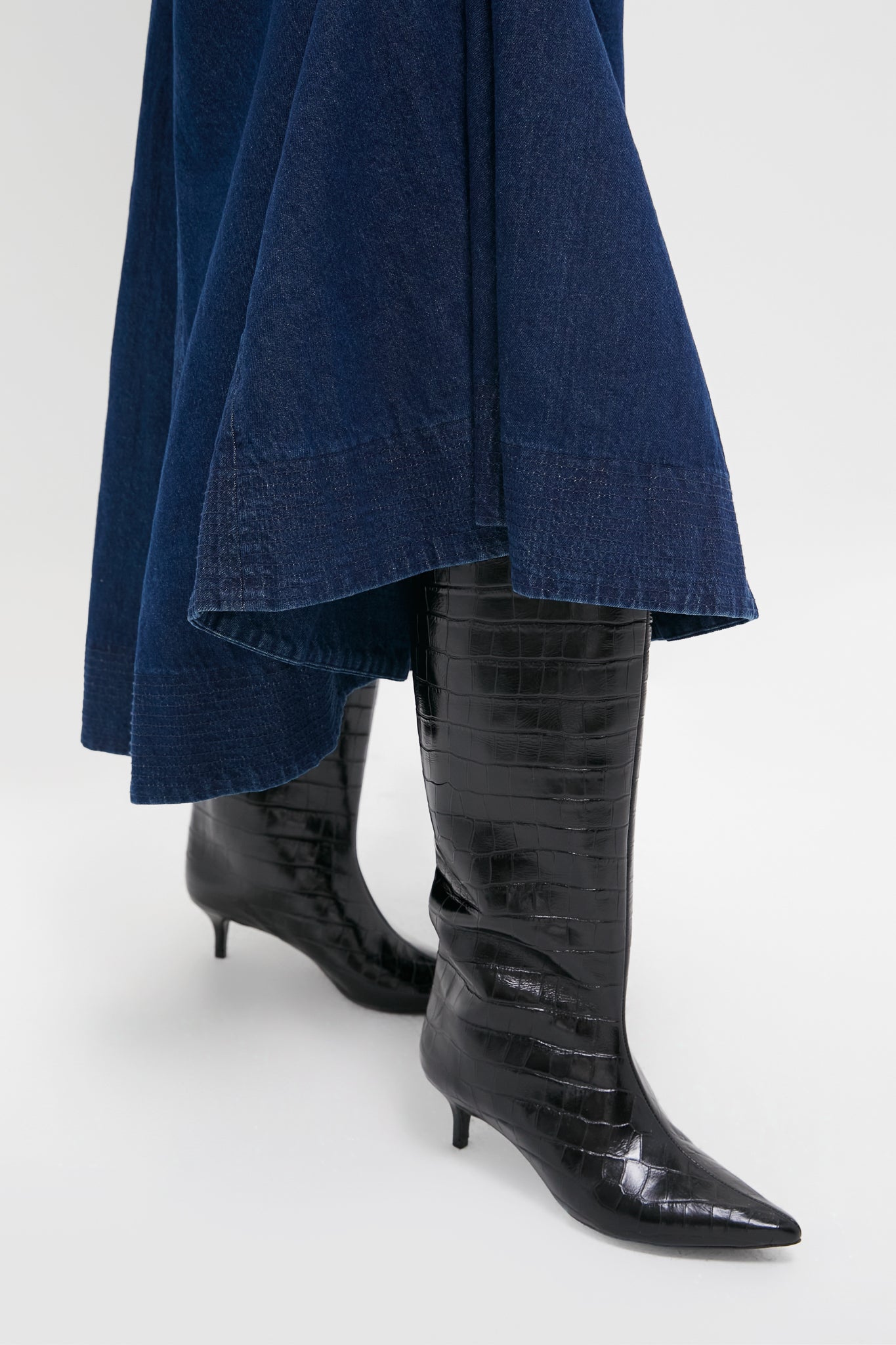 Black Maryana Up Mid Boots: classic knee-high, croc-embossed design with pointed toes and kitten heels, embodying effortless style for a fun, high-end look.