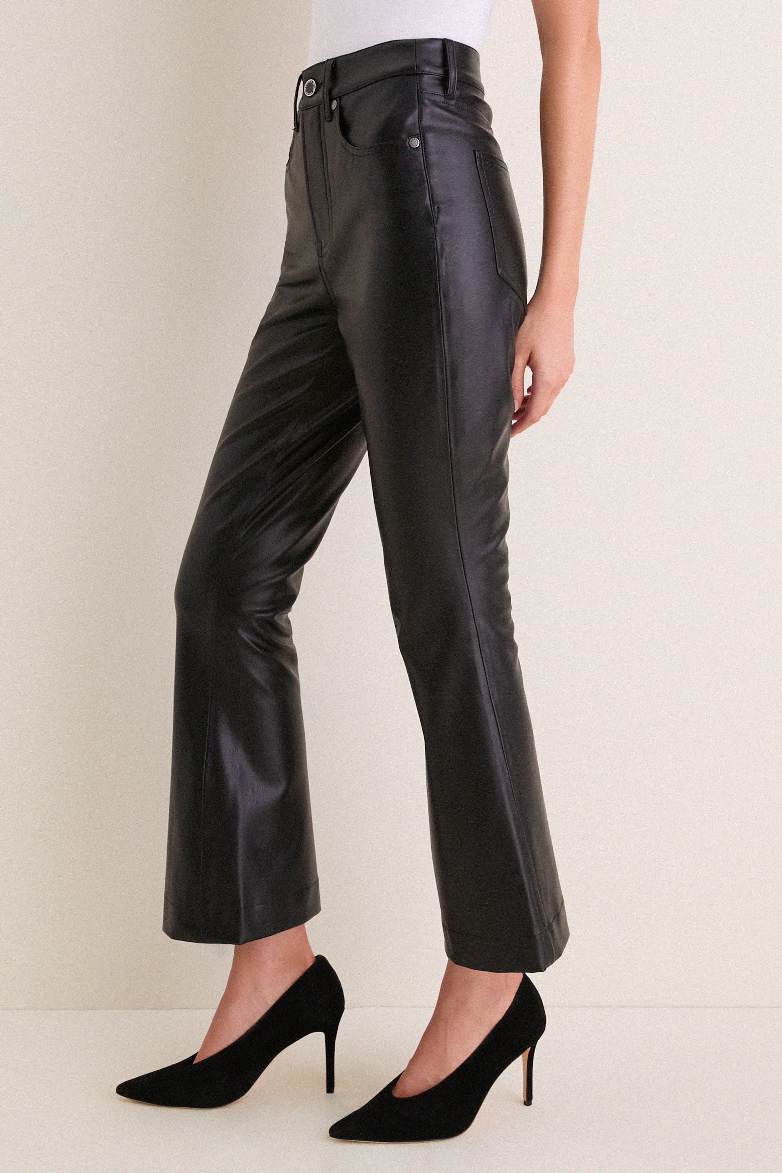 本革　ベラペレ　VERA PELLE レザーガヴァチヨパンツ Black Carson Vegan Leather High Rise Ankle Flare | Veronica Beard