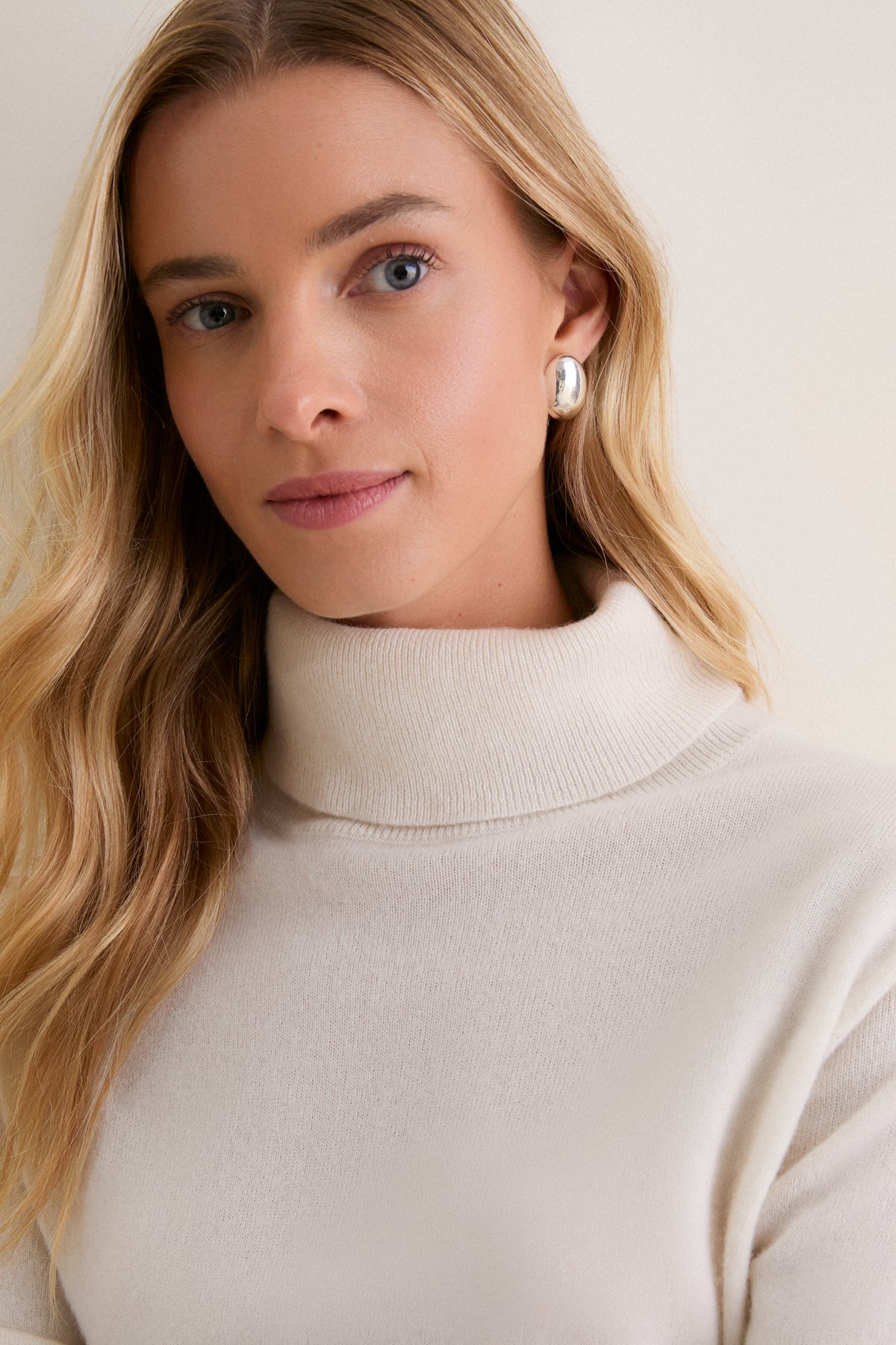 Ivory Cashmere Evelyn Turtleneck