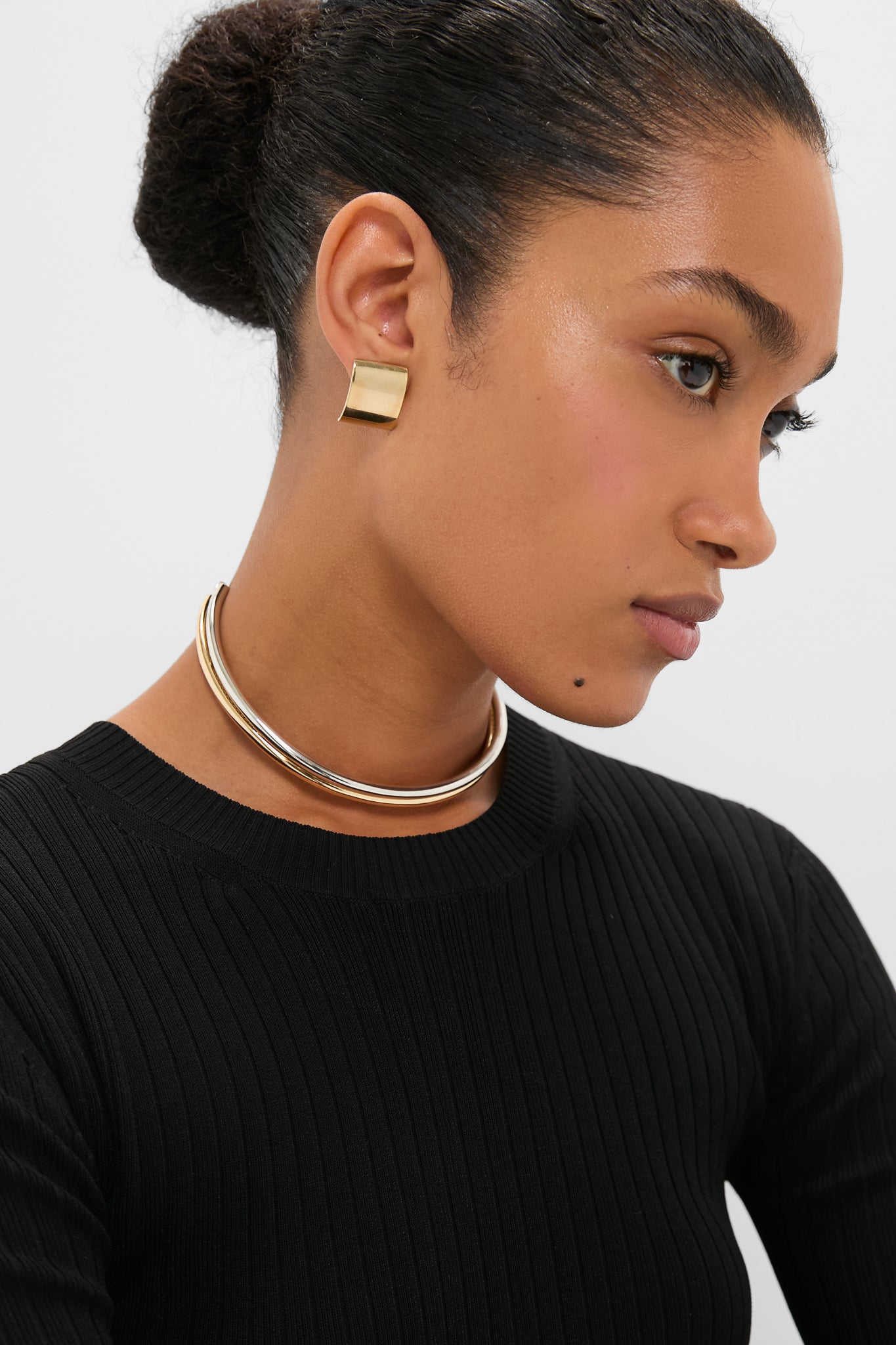 Young woman wears Shiny Gold and Dark Silver Tubular Collar Necklace Set of Two, effortlessly blending classic style and modern elegance, embodying an effortlessly cool and high-end look.
