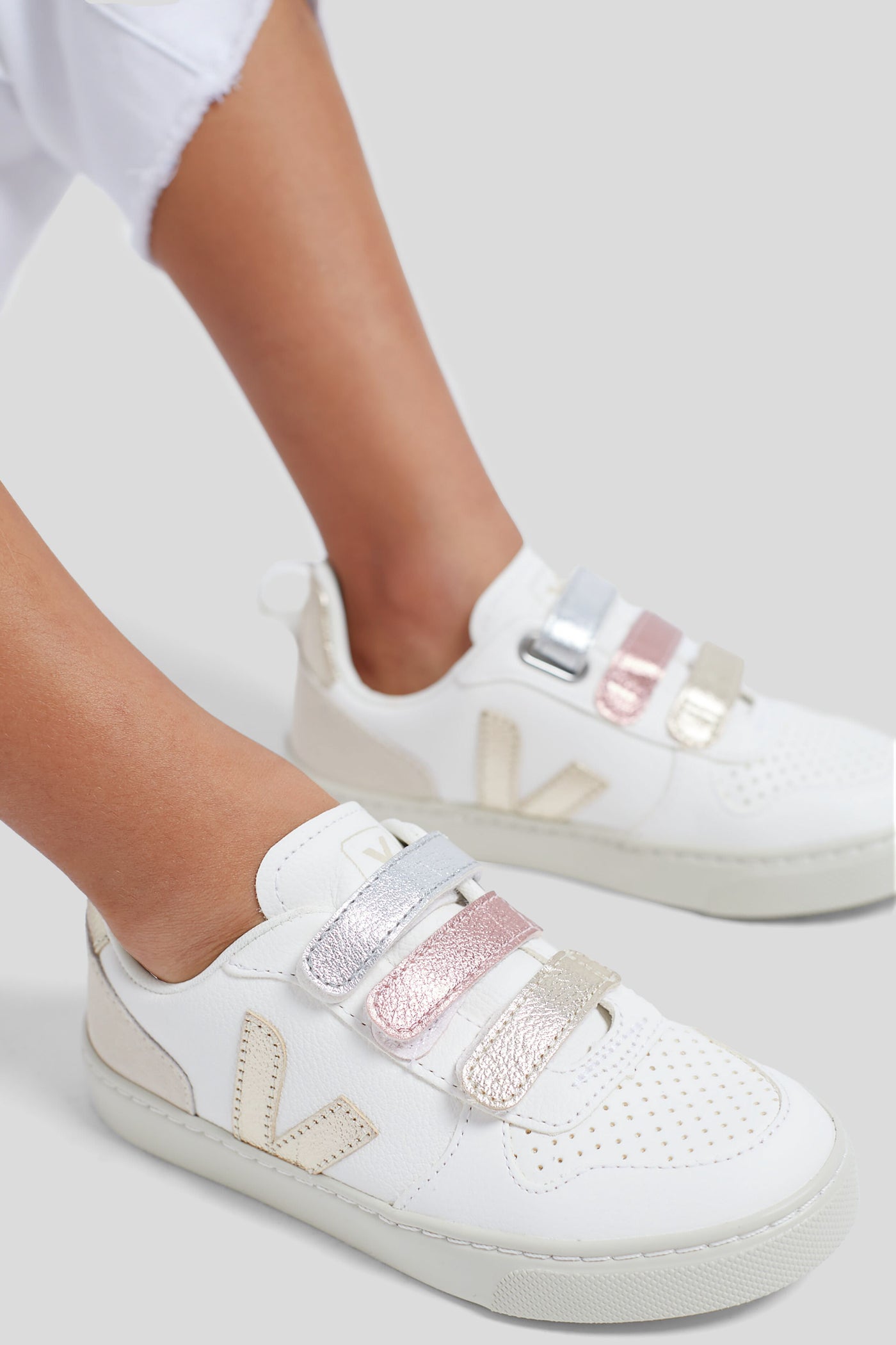 Kids Multicolor Extra White Shiny Small V-10 Sneakers