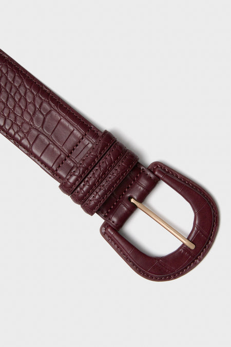Classic Oxblood Croc-Embossed Waist Belt with a leather-wrapped buckle and gold-tone prong, designed for an effortless, high-end style perfect for fall outfits.