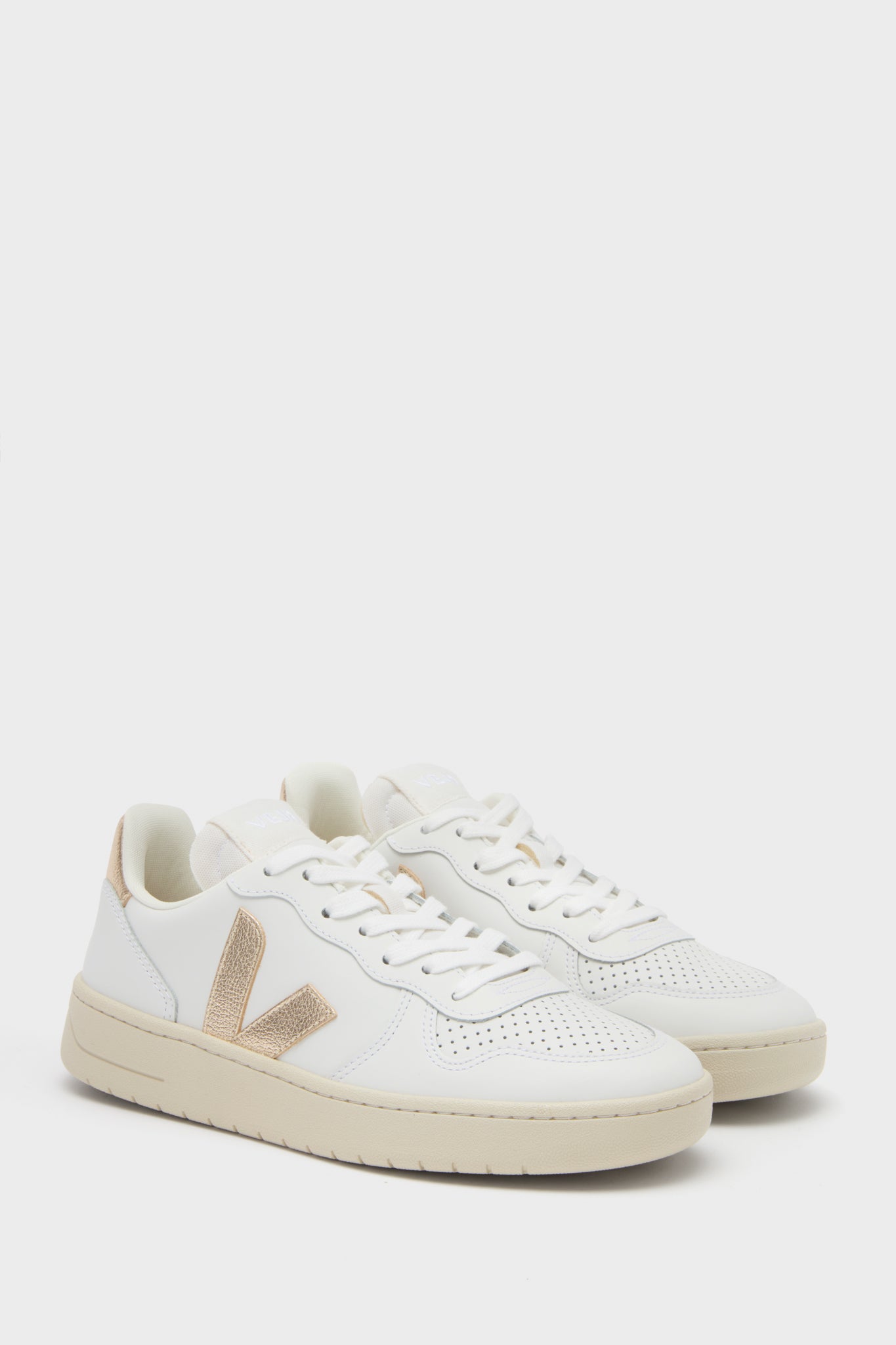 Extra White Platine V-10 Sneakers | VEJA