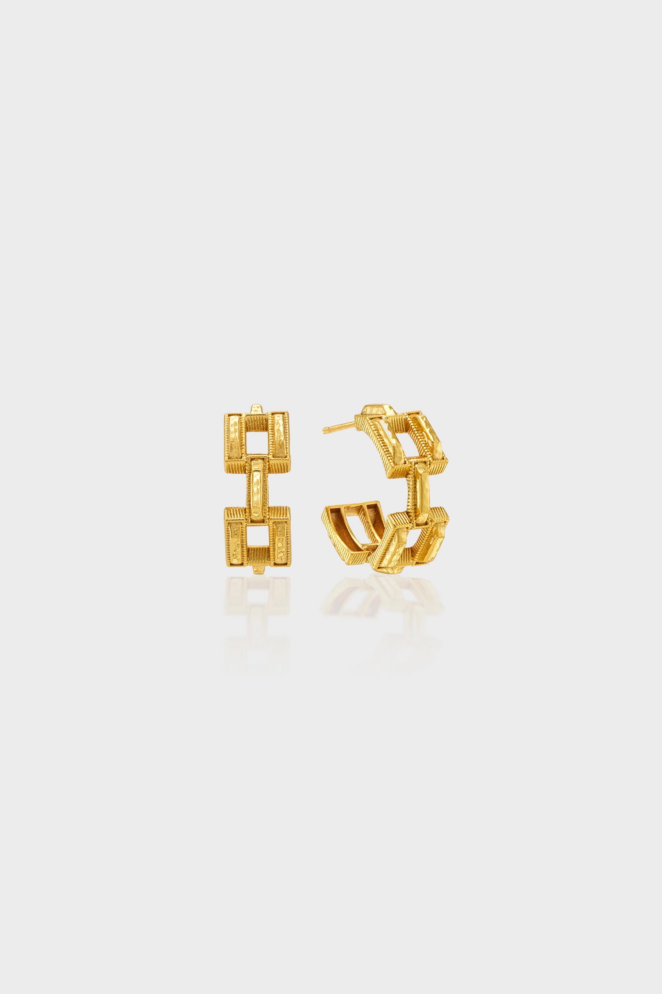 Pathway Hoop Earrings in Gold feature classic, interlocking rectangular links with a textured finish, offering an effortless, high-end statement for any fun, stylish adventure.