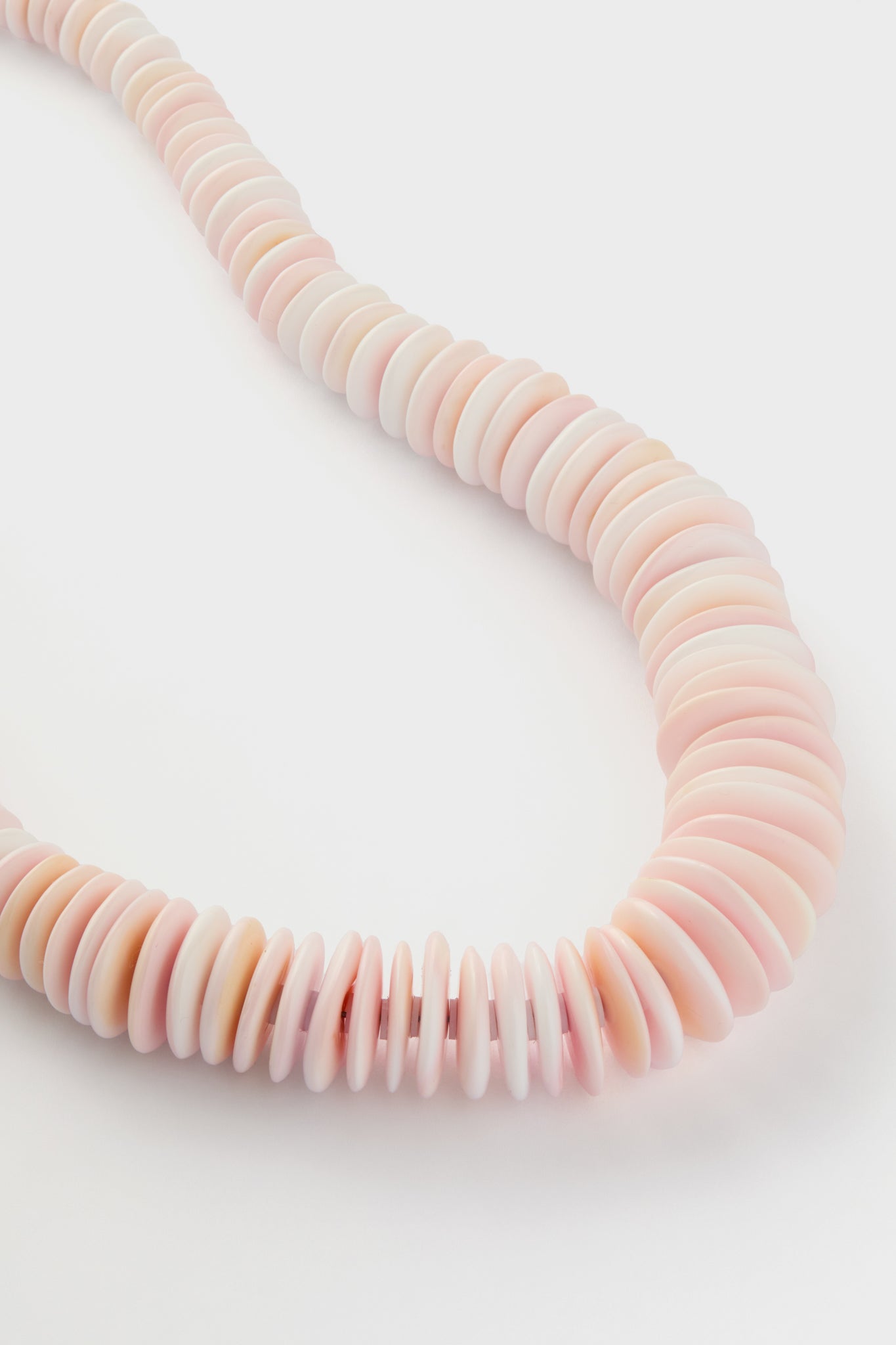 Graduated Queen Conch Necklace With White Spacers Necklace
