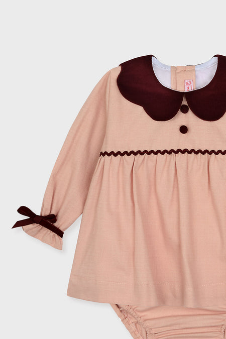 Classic Pink Julieta Baby Girl Set with a scalloped burgundy collar, velvet bow cuffs, and matching bloomers, offering effortless style and high-end details for fun outings.