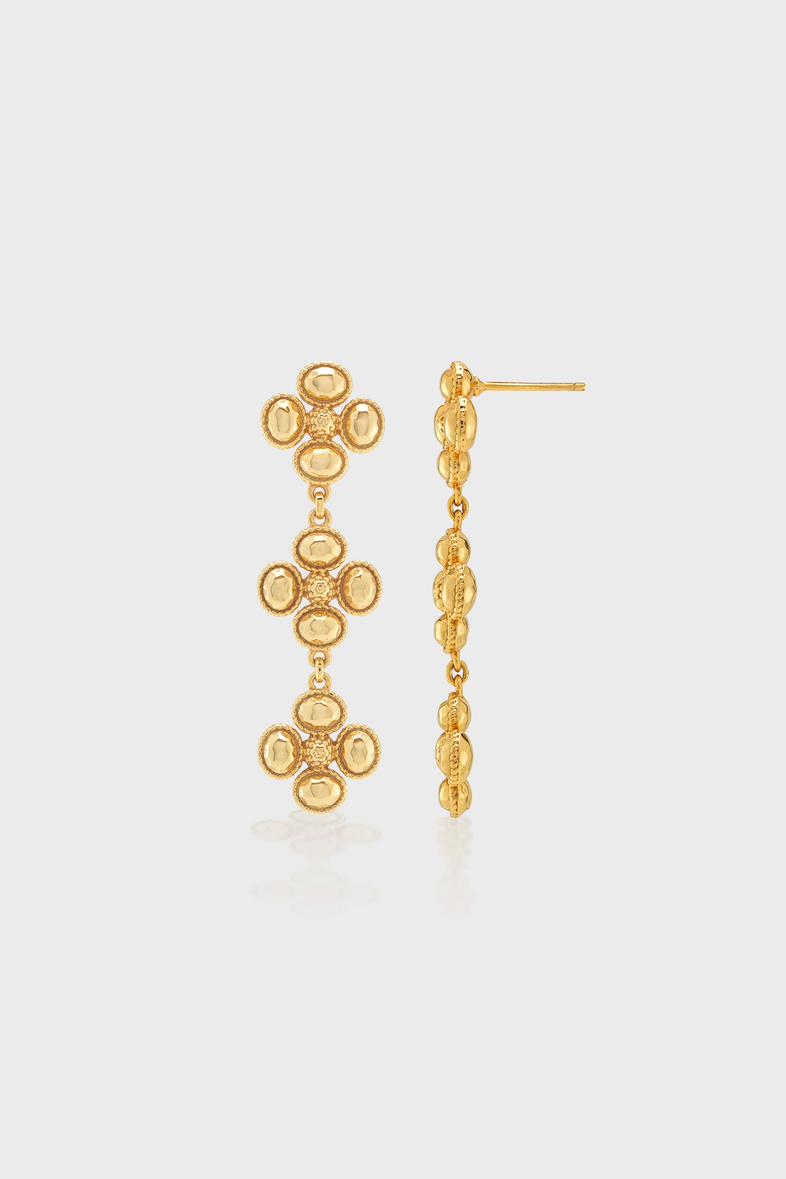 Berry Clover Linear Earrings - Gold: Classic, high-end dangle earrings with three flower motifs in polished 18K gold, offering an effortless, fun, and romantic touch.