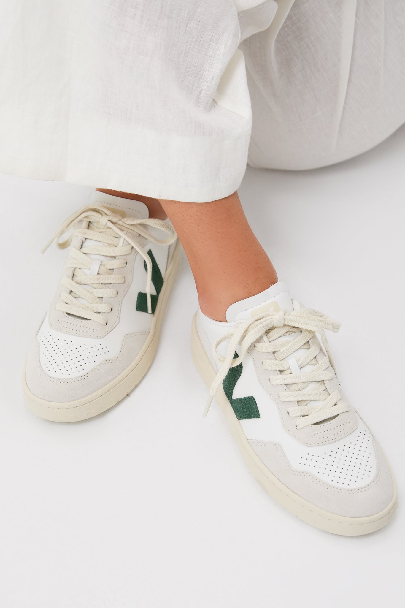 Extra White Cyprus V-90 Sneakers