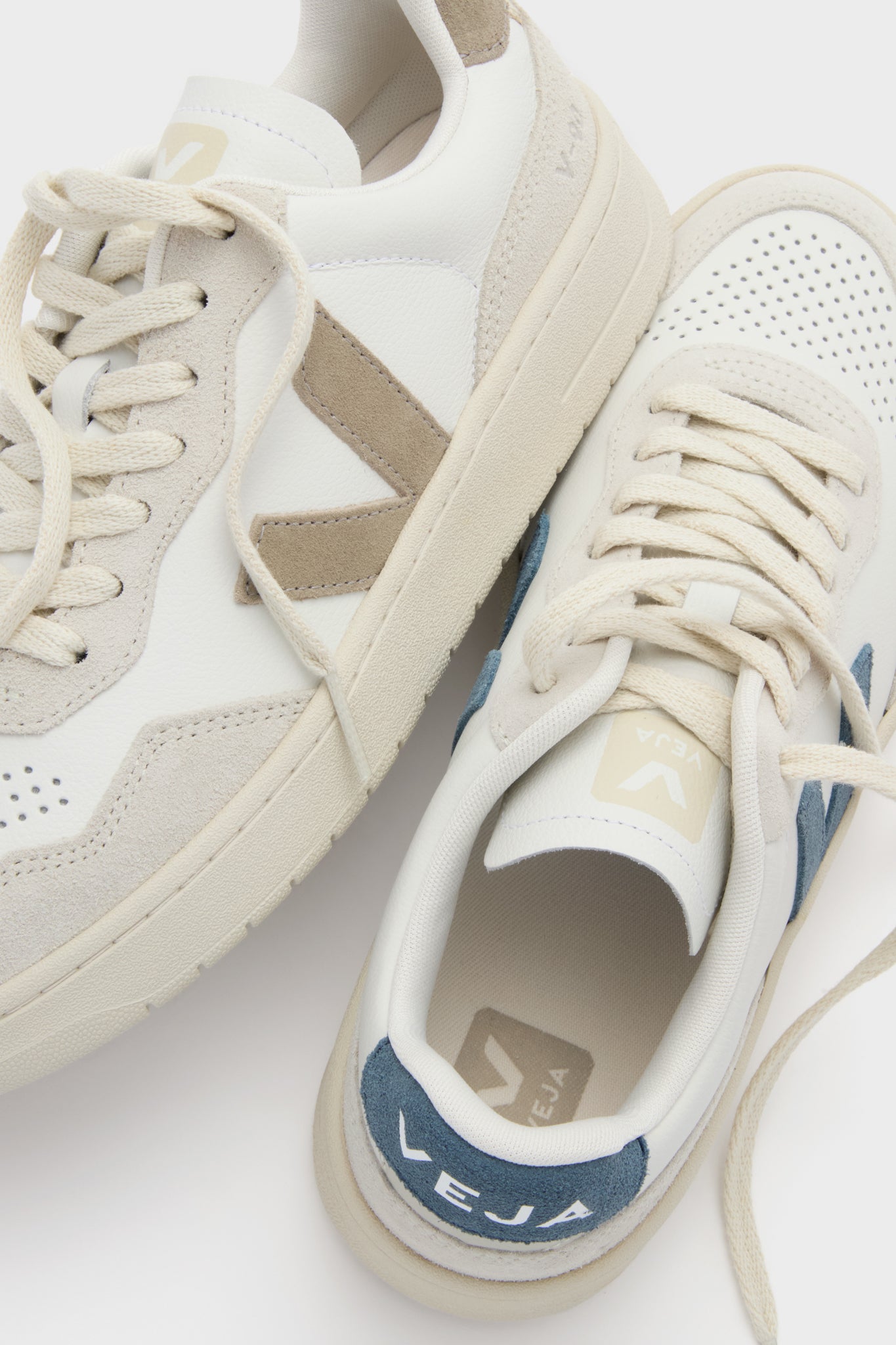 Extra White California V-90 Sneakers