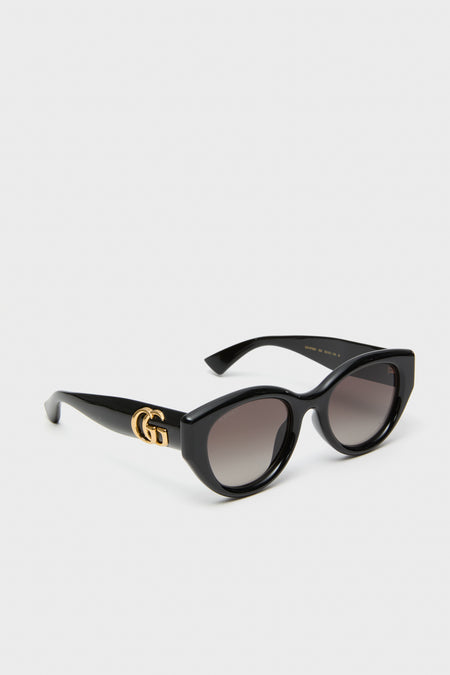 Shiny Black Cat-Eye GG Bag Sunglasses with glossy acetate frames, gradient gray lenses, and gold Gucci logo on temples for a classic, effortless, high-end look.
