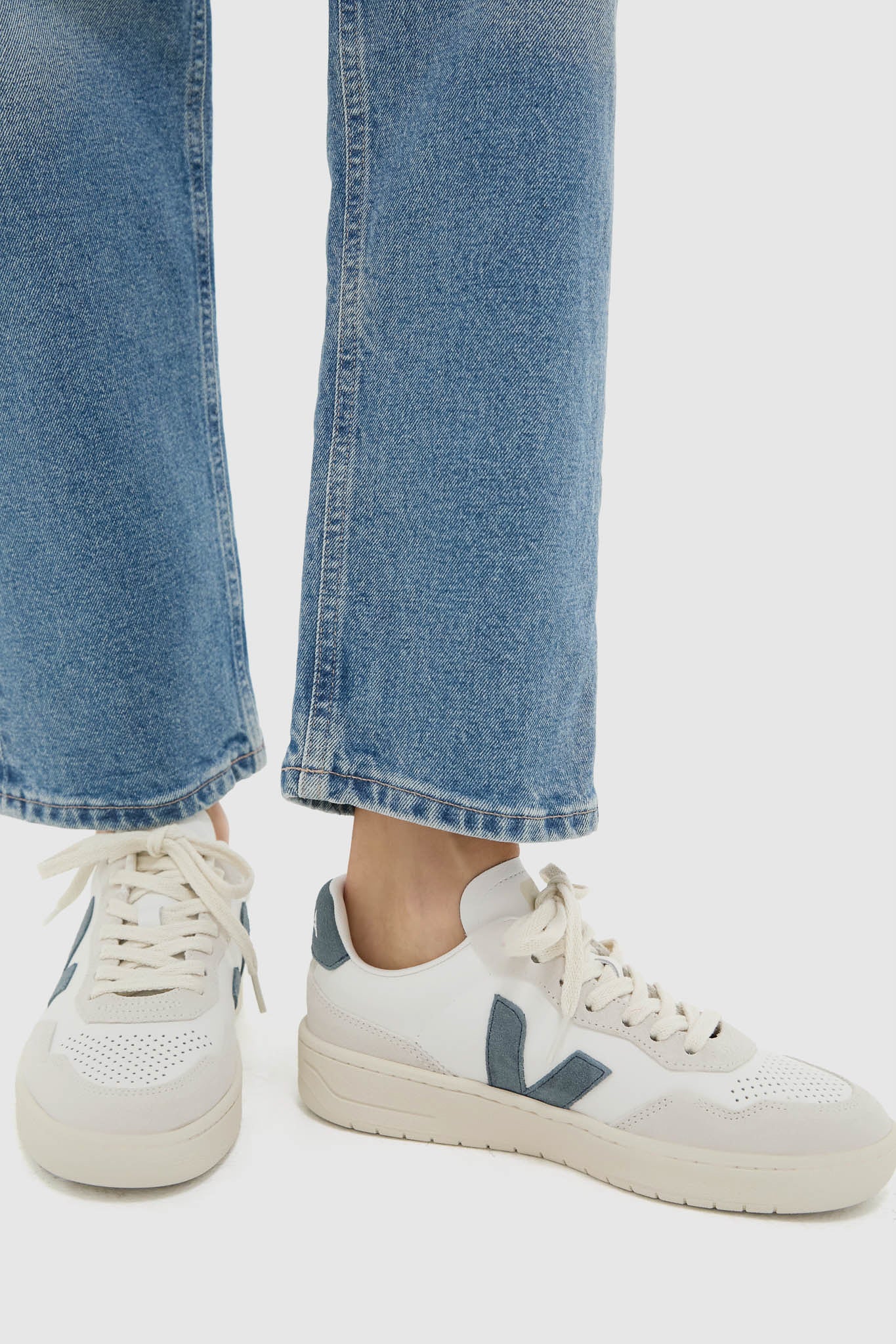 Extra White California V-90 Sneakers