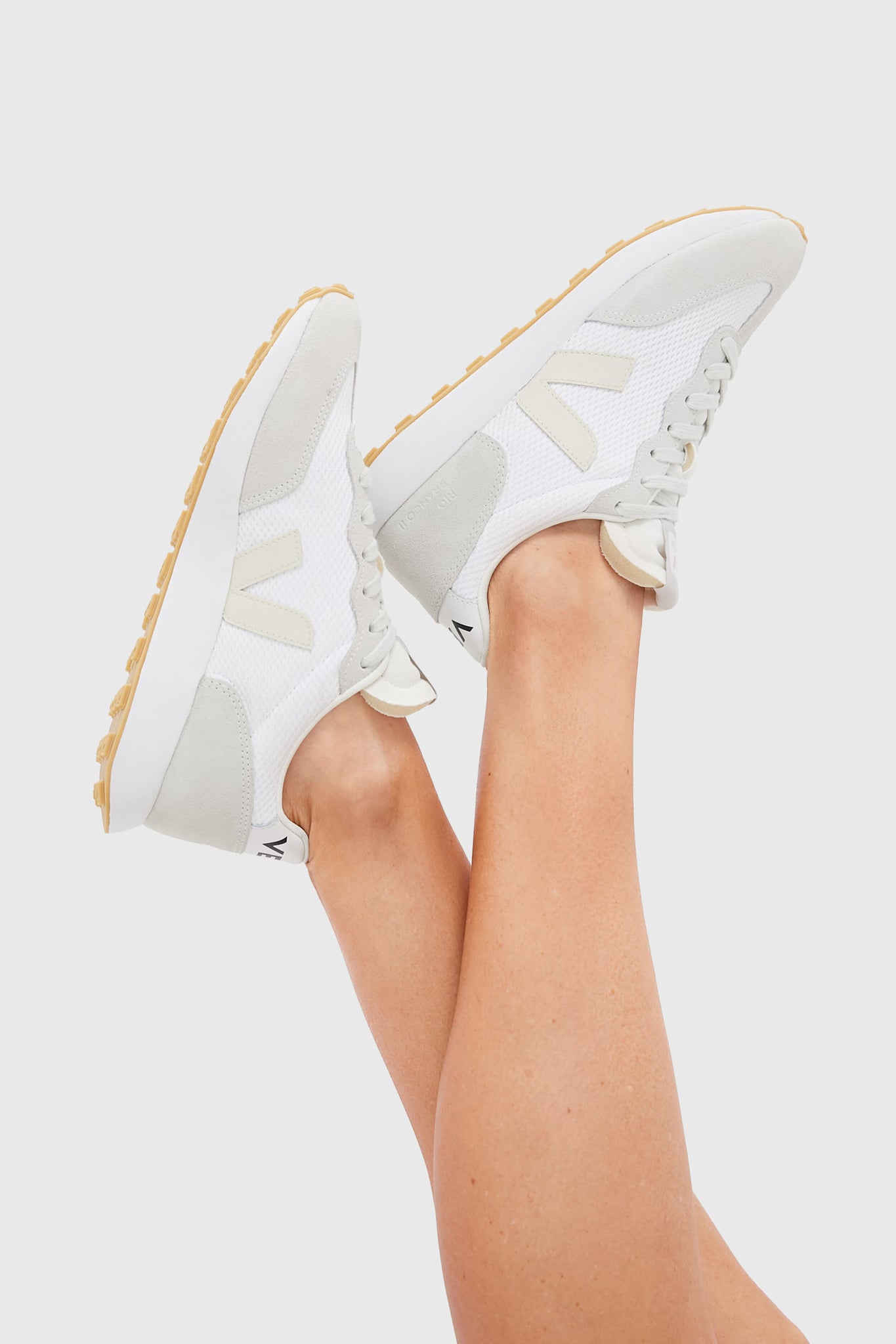 VEJA Rio Branco Alveomesh Sneakers in White hot Pierre Natural