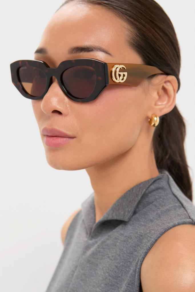 Classic Shiny Dark Havana Cat-Eye Gucci Generation Sunglasses with tortoiseshell frames and gold GG logo, exuding effortless, high-end style for fun, confident occasions.
