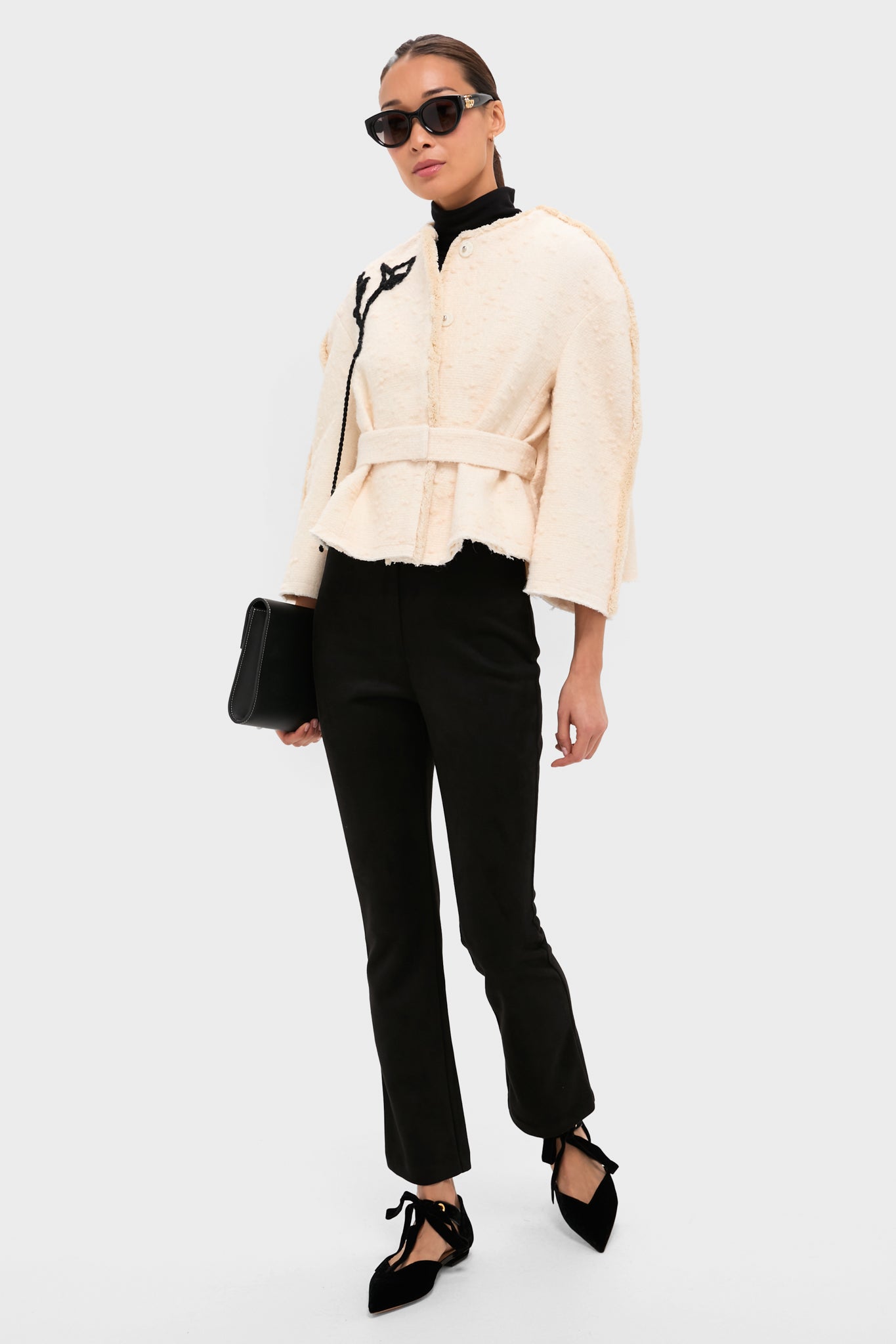 Model wearing Shiny Black Cat-Eye GG Bag Sunglasses, exuding a classic, effortless style with oversized frames, adding a fun, high-end touch to her chic outfit.