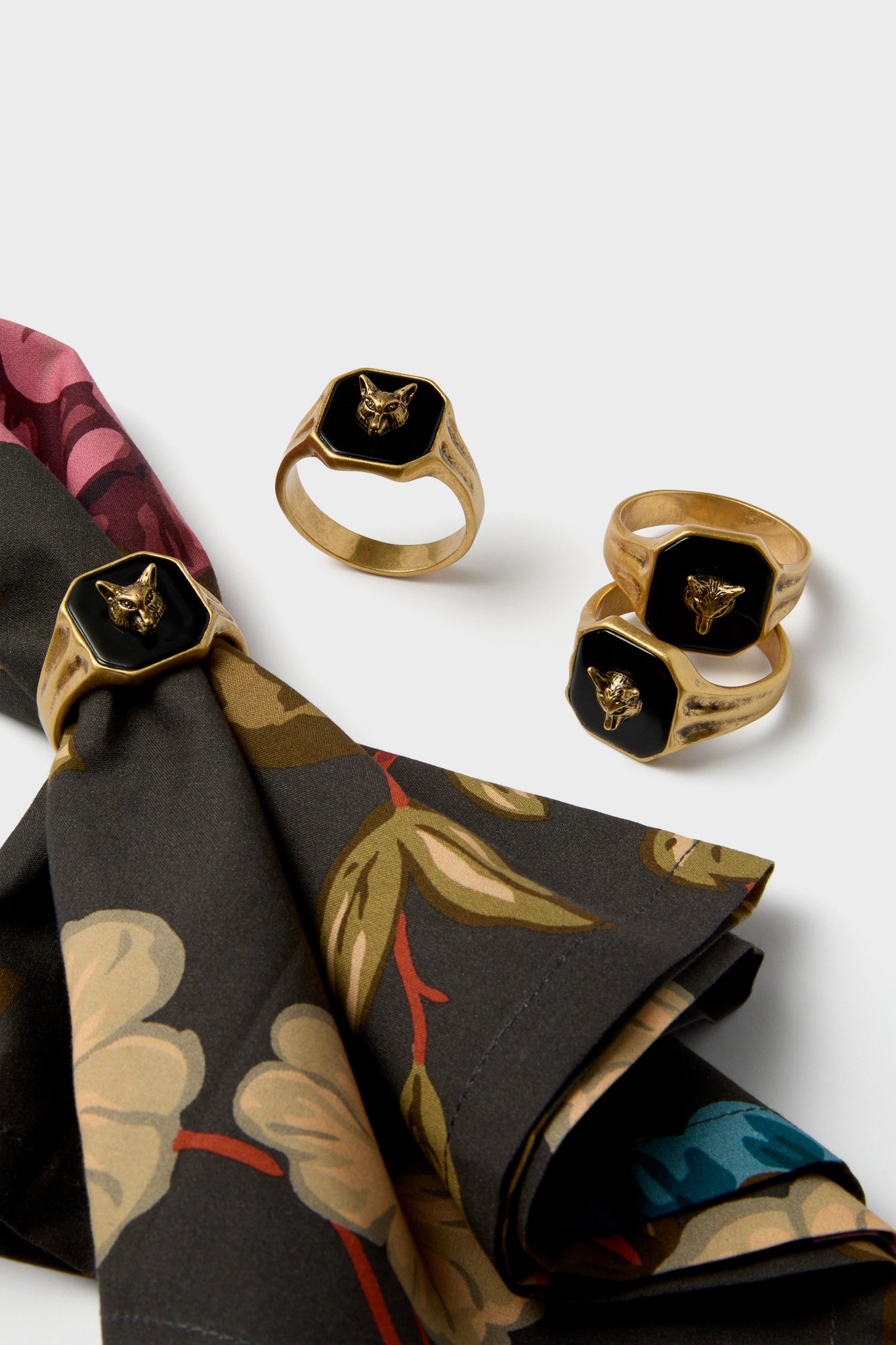 Foxhead Signet Napkin Rings Set of 4