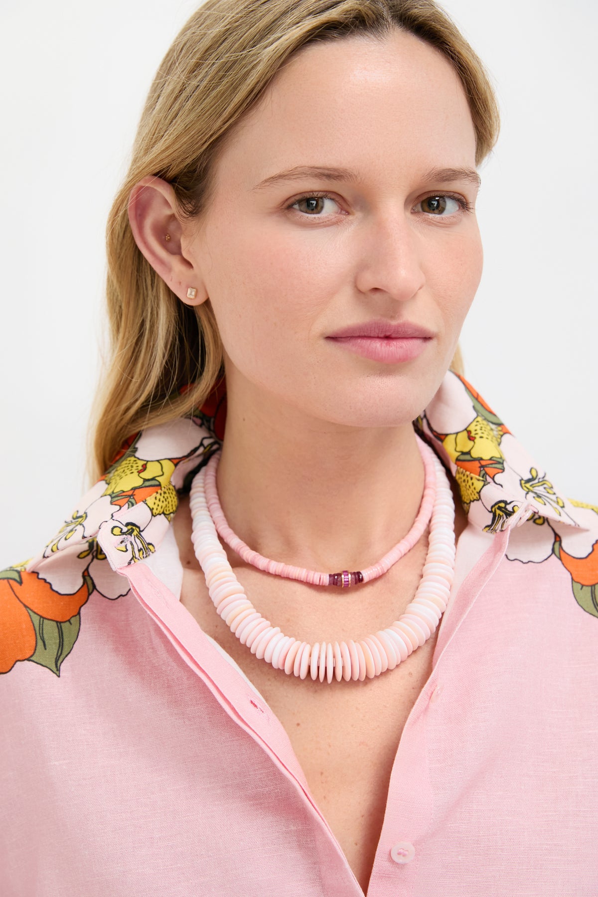 Graduated Queen Conch Necklace With White Spacers Necklace