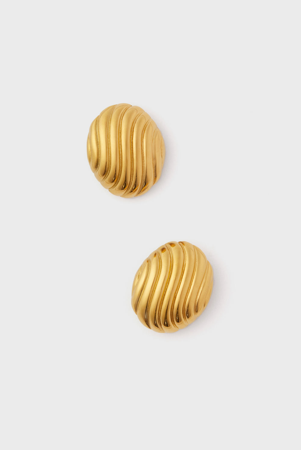 Two gold-plated stainless steel Petit Moments Gold Diana Earrings, oval-shaped with a ribbed, wavy texture, are shown. These elegant waterproof earrings add sophisticated style to any outfit.