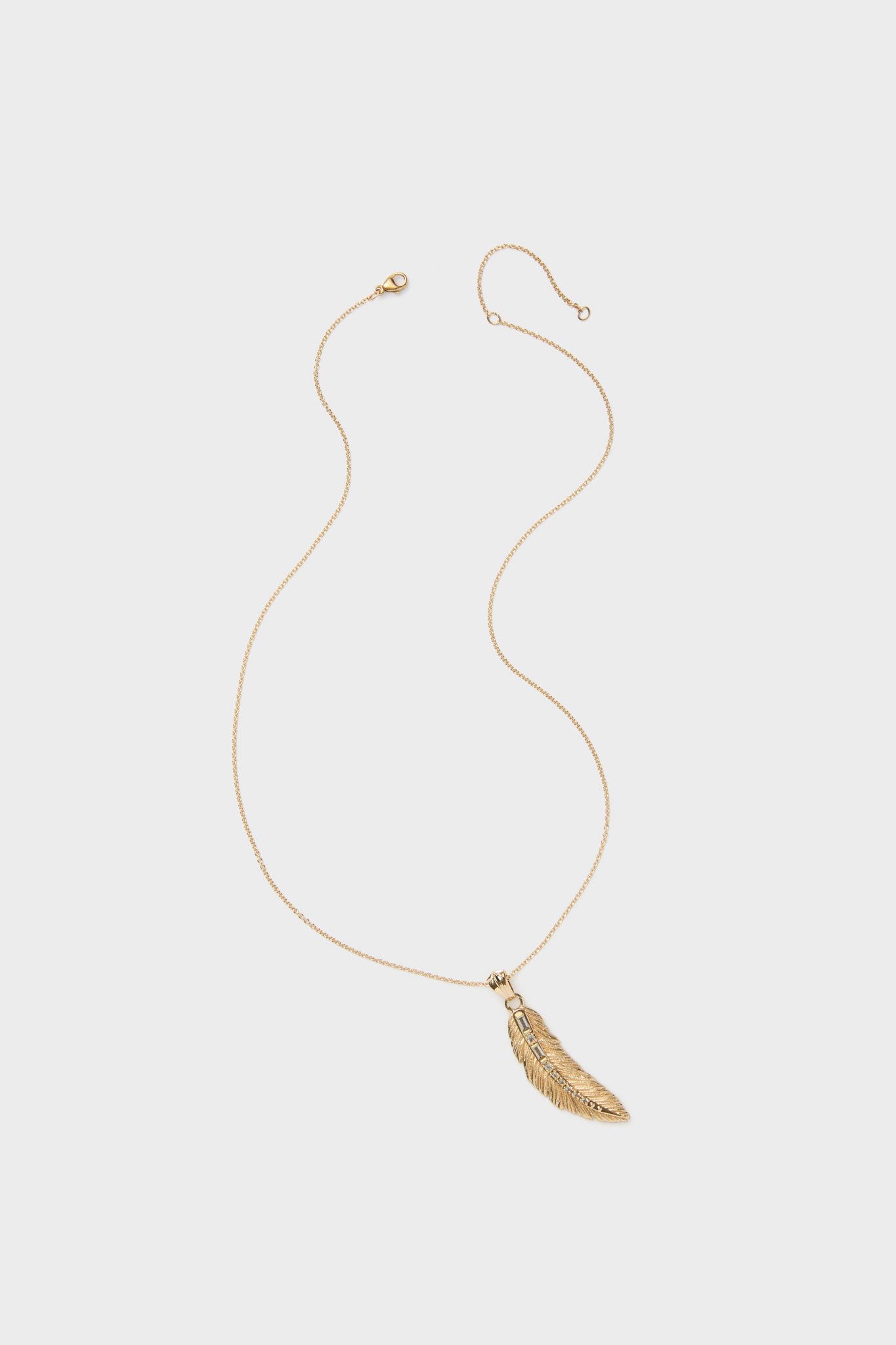 Jane Win 14k gold-plated chain necklace featuring a single gold feather pendant.