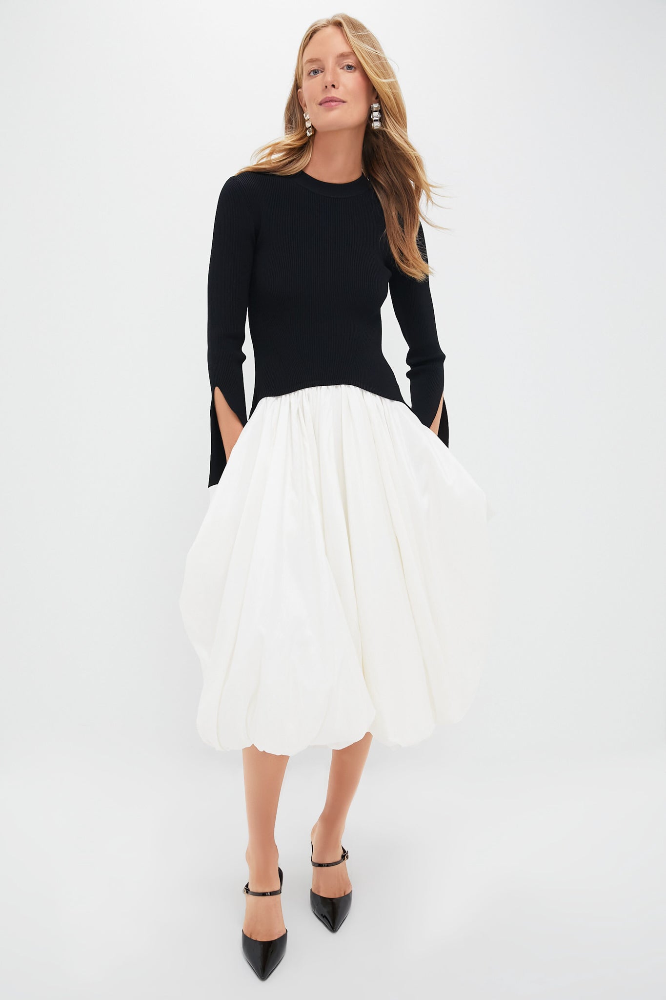 TKKWI_HER  Johana Black and White Niji Sequin Sleeveless Shift Dress