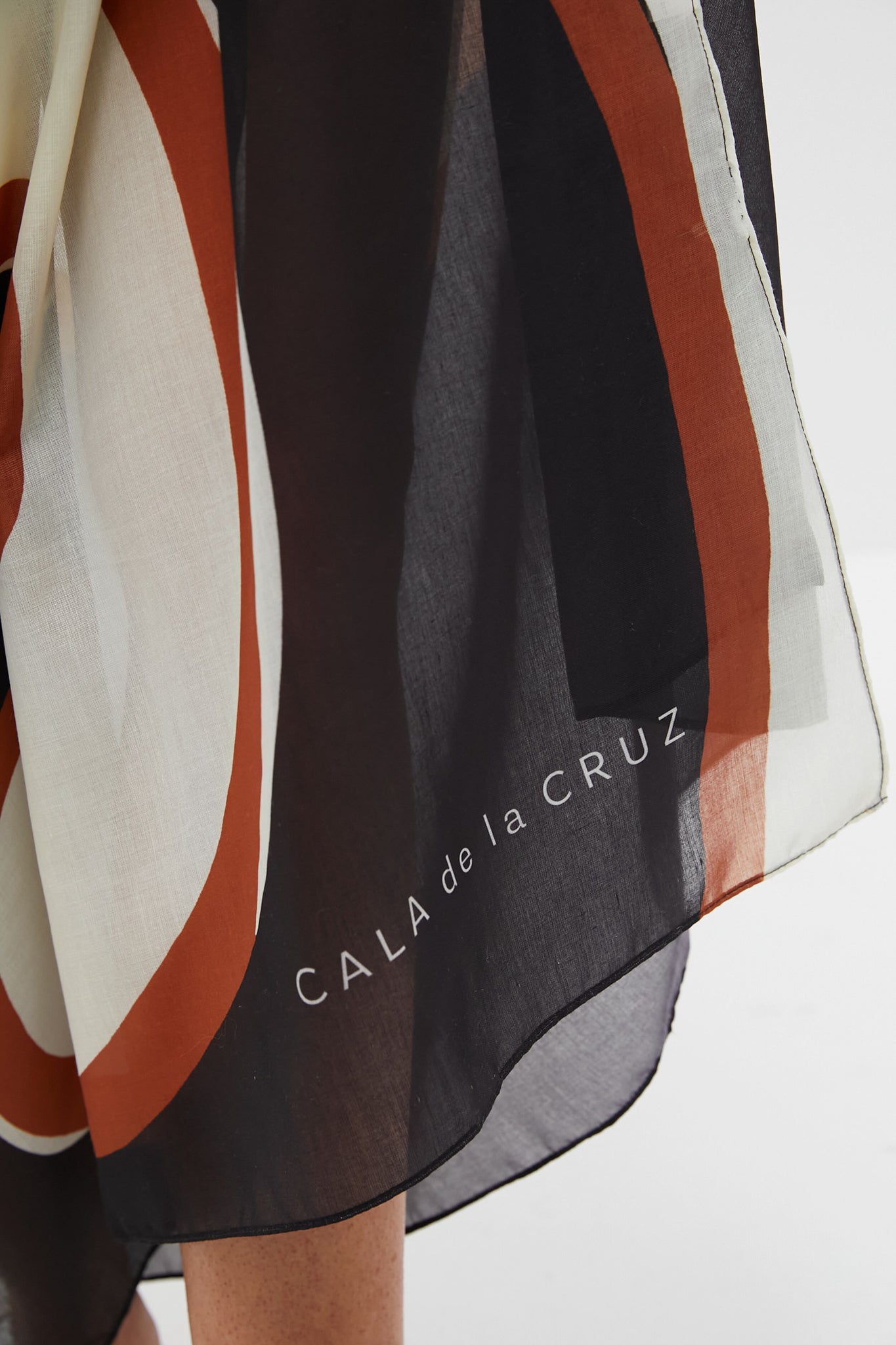 Preco Black and White Luana Sarong